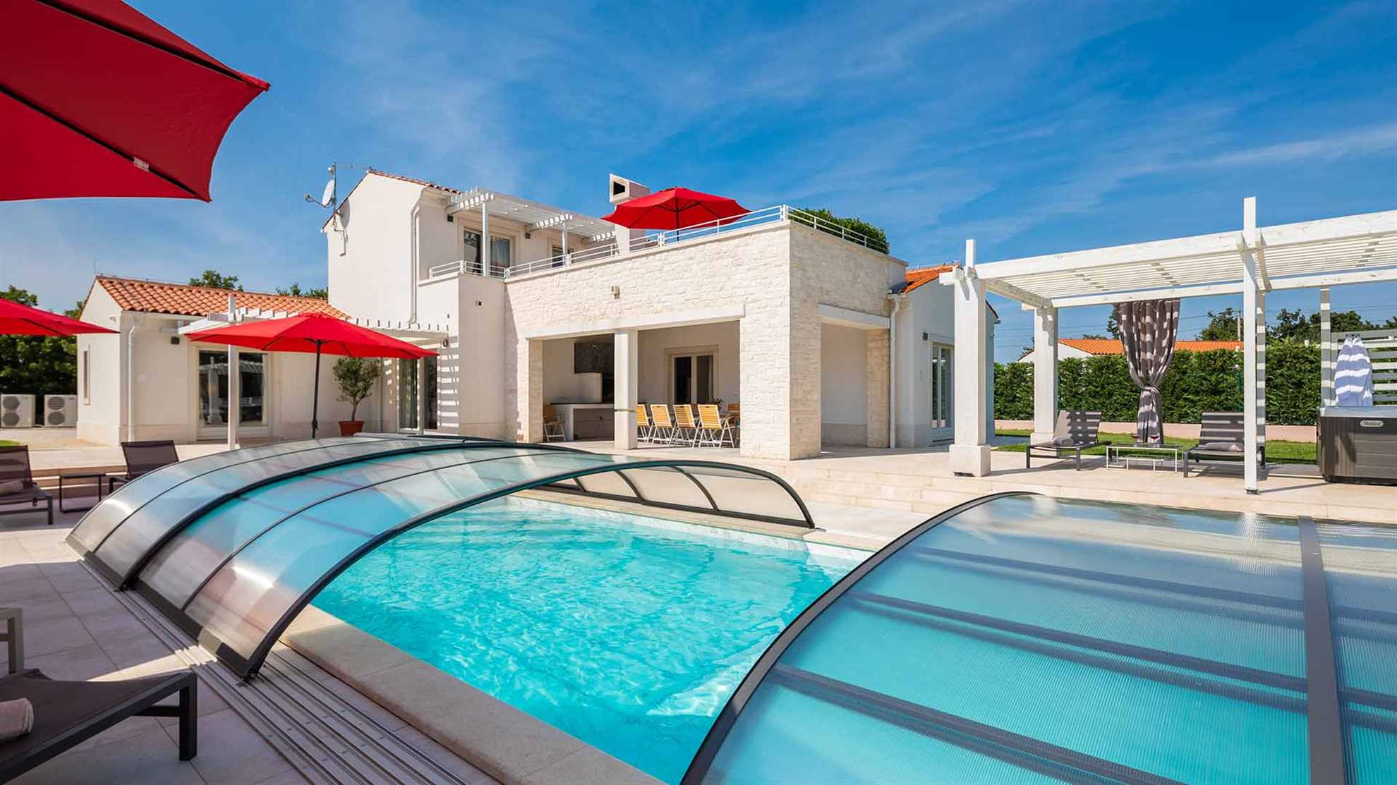 Luxurious and spacious complex for large groups