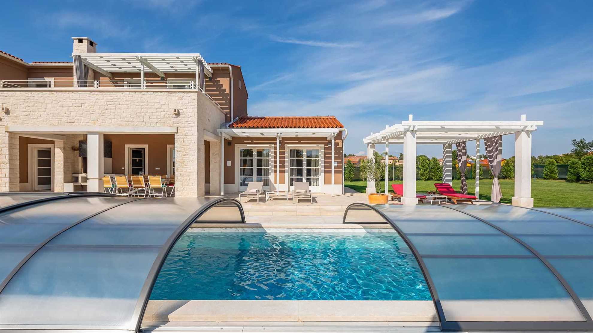 Luxurious and spacious complex for large groups