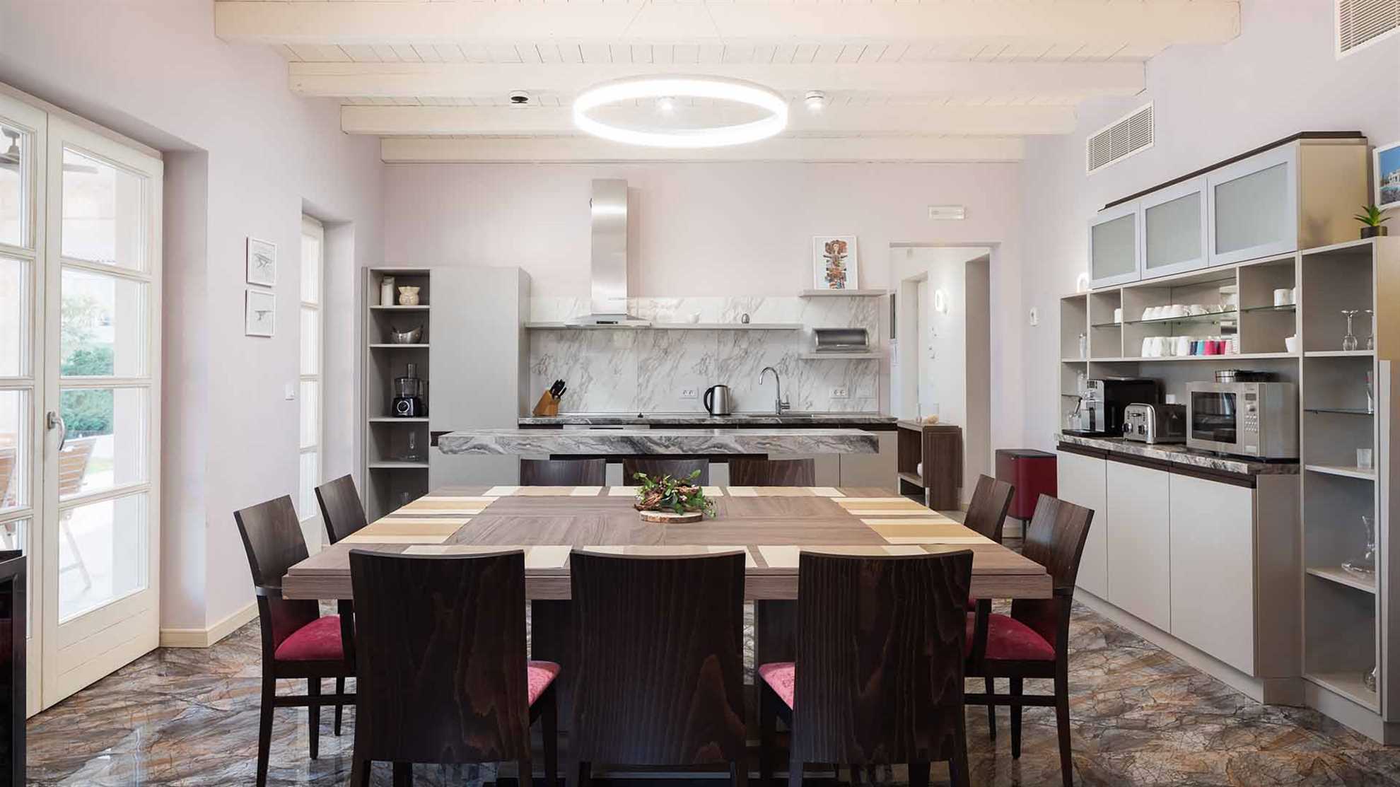 Spacious and modern villa with swimming pool