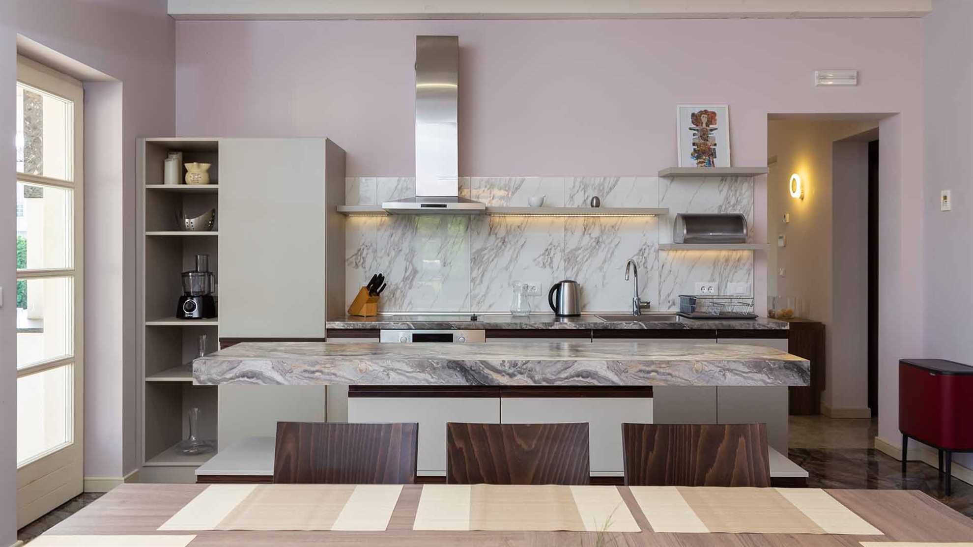 Spacious and modern villa with swimming pool