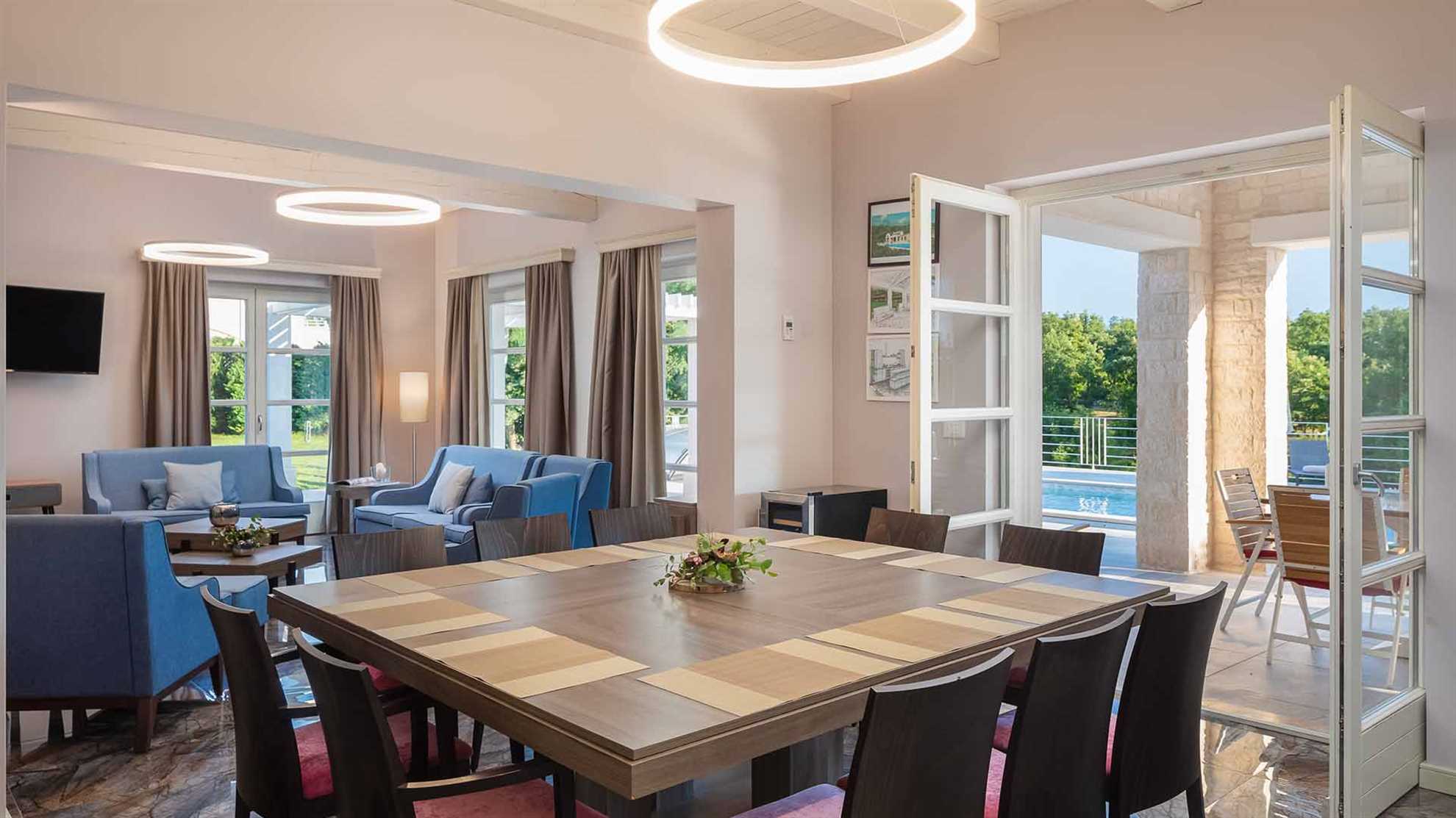 Spacious and modern villa with swimming pool
