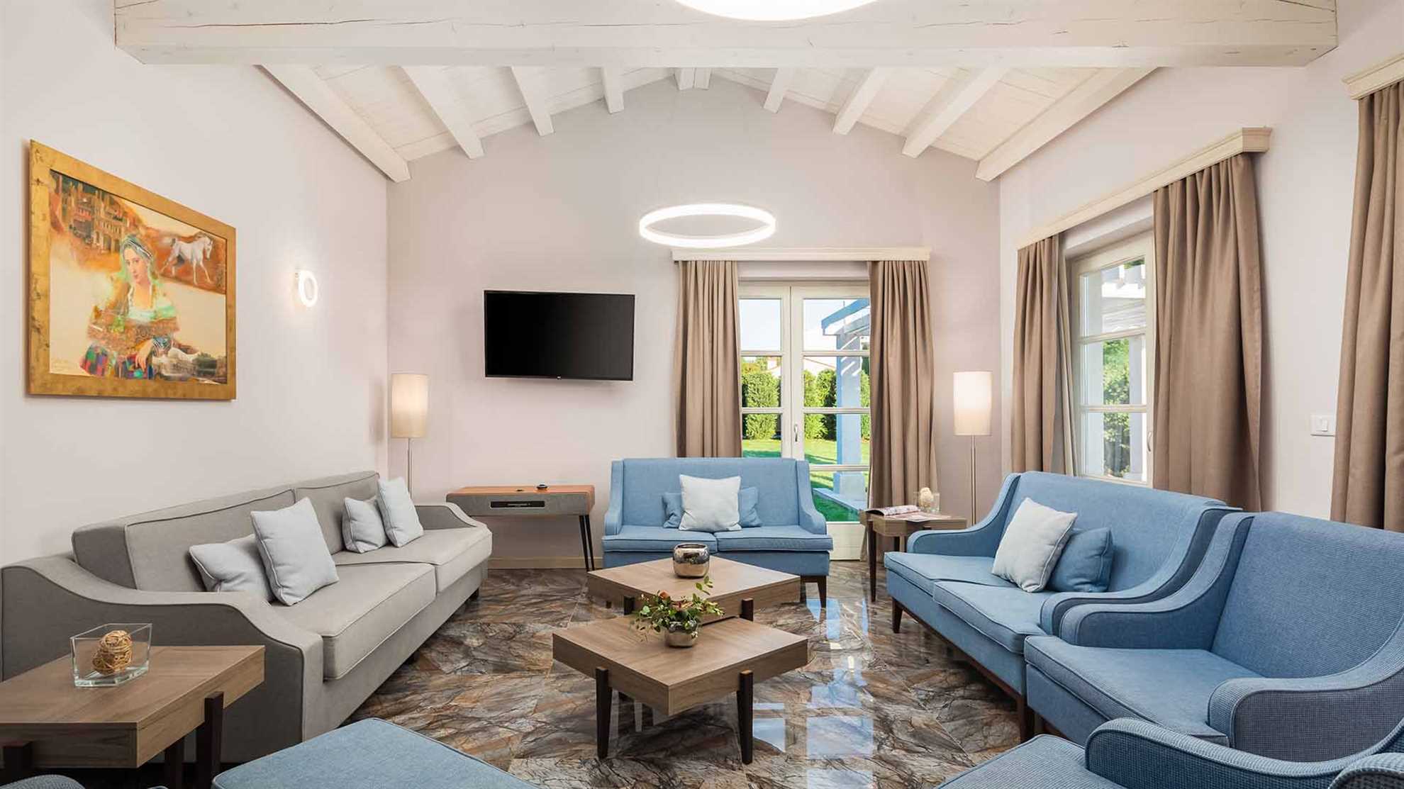Spacious and modern villa with swimming pool