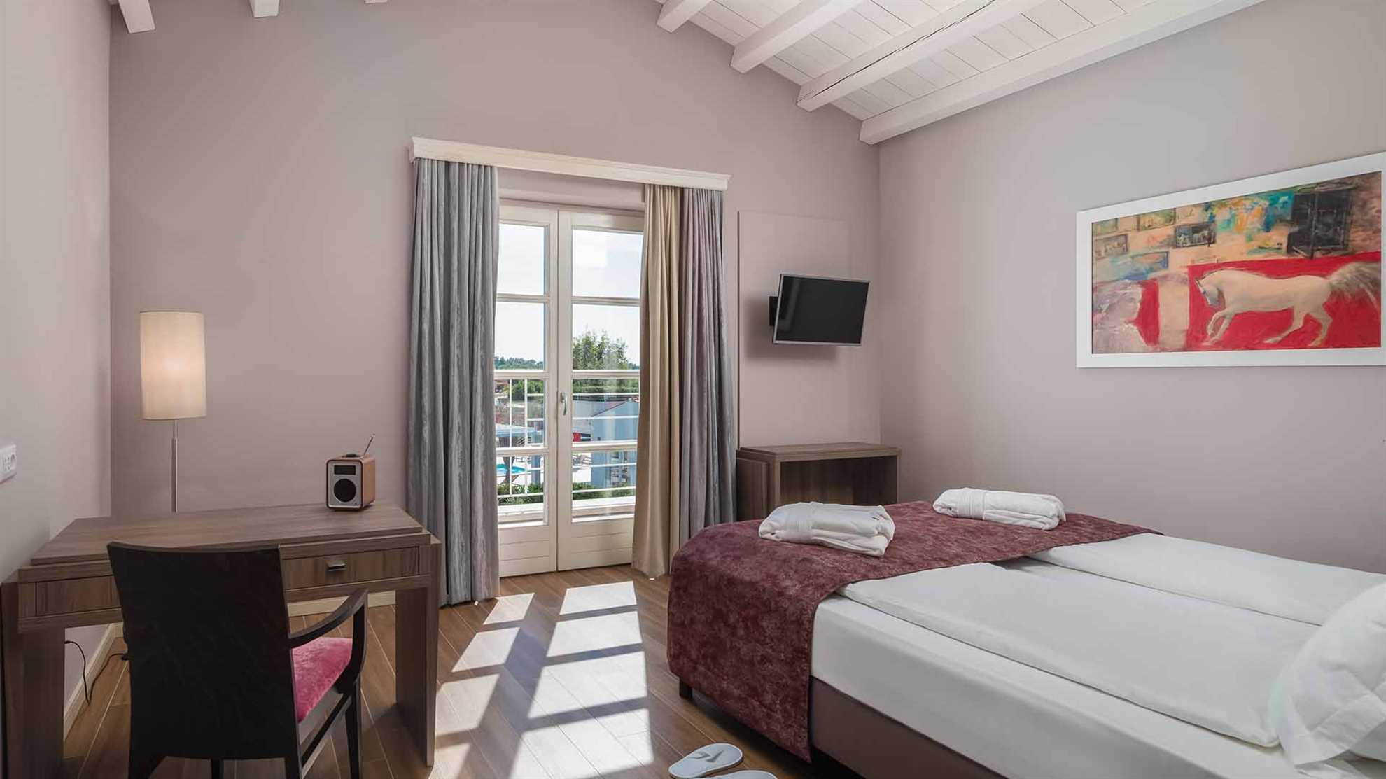 Spacious and modern villa with swimming pool