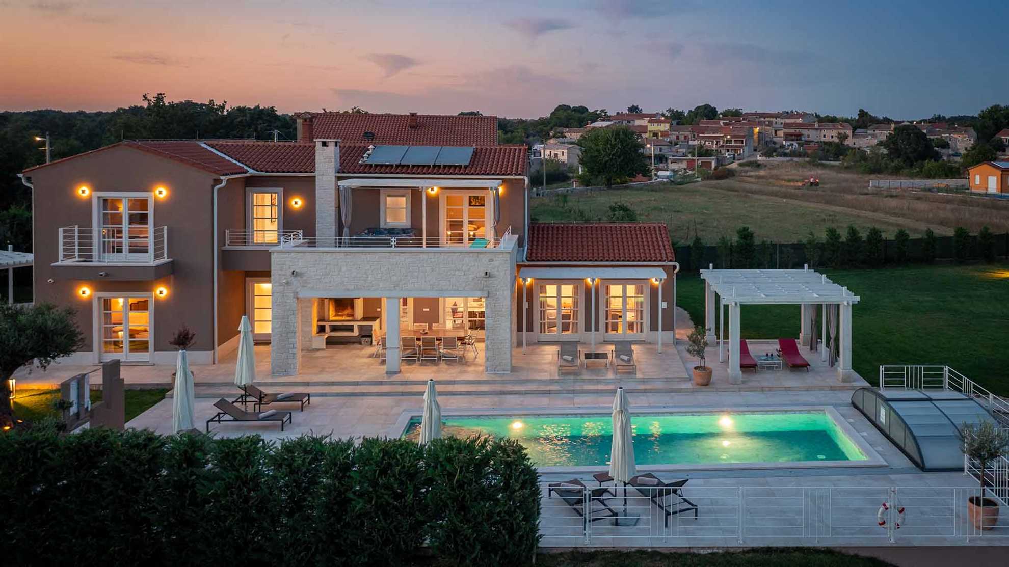 Spacious and modern villa with swimming pool