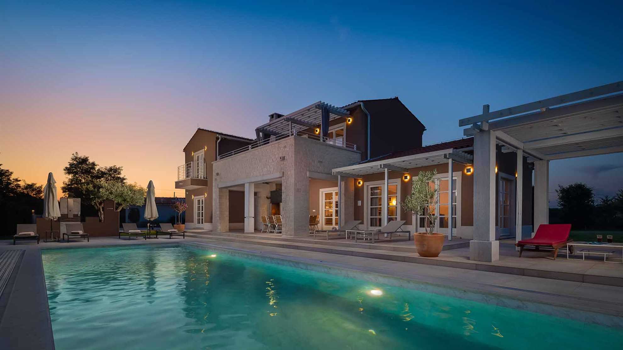 Spacious and modern villa with swimming pool
