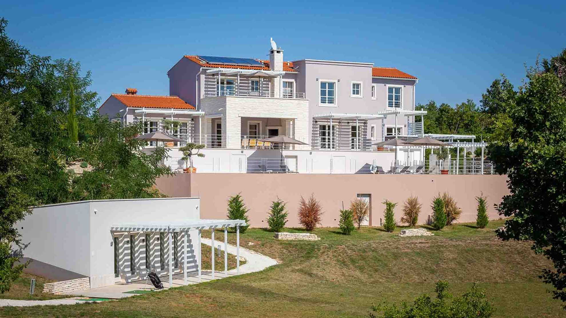 Luxury villa with swimming pool