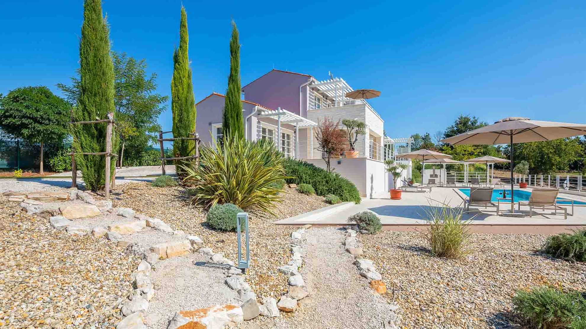 Luxury villa with swimming pool