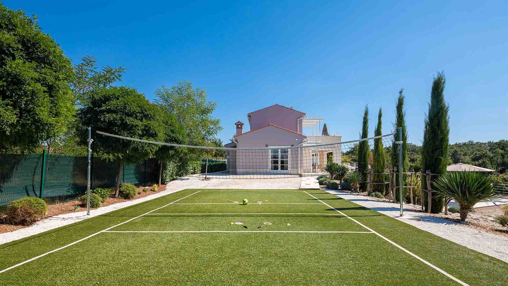Luxury villa with swimming pool