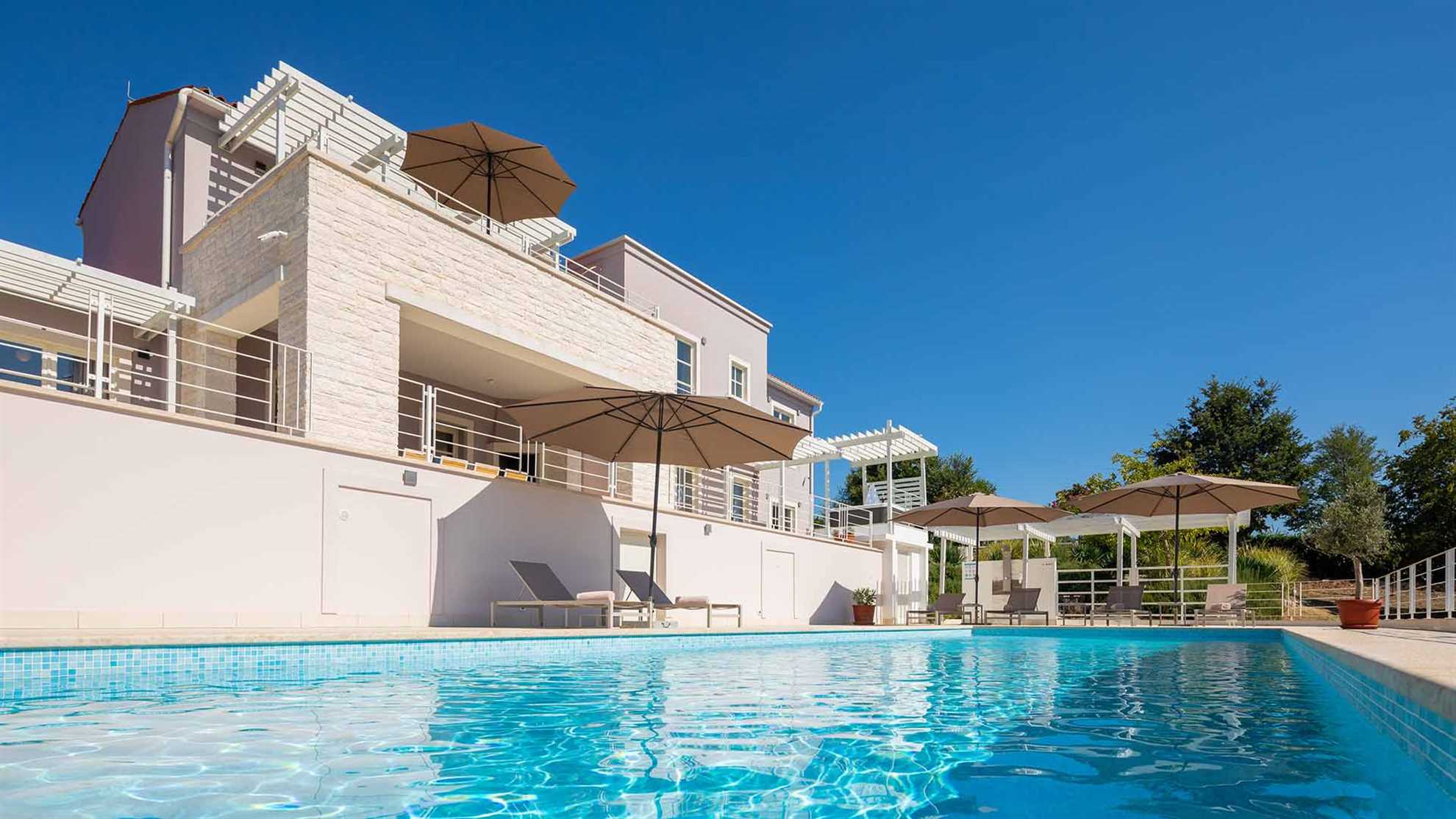 Luxury villa with swimming pool