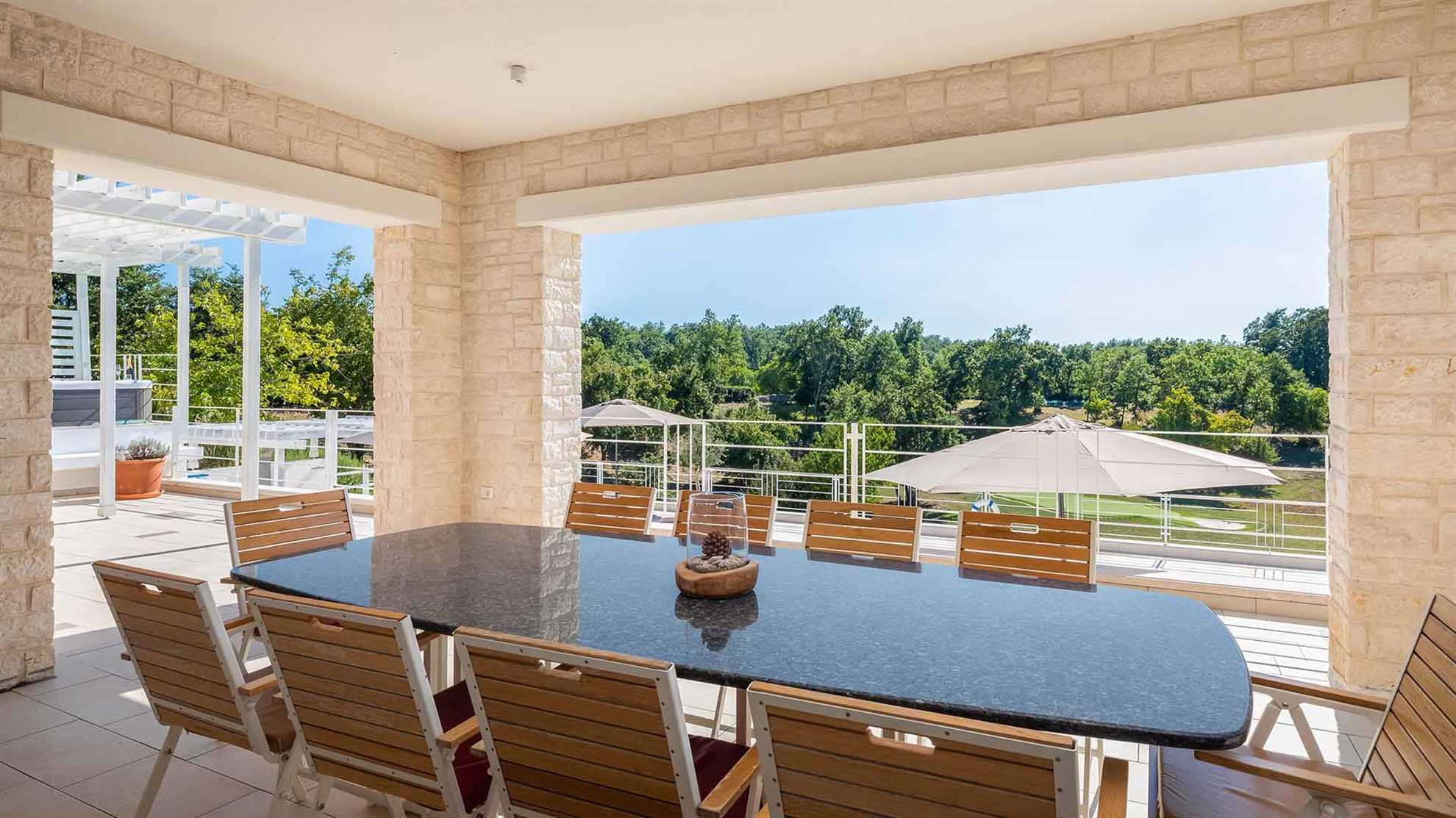 Luxury villa with swimming pool