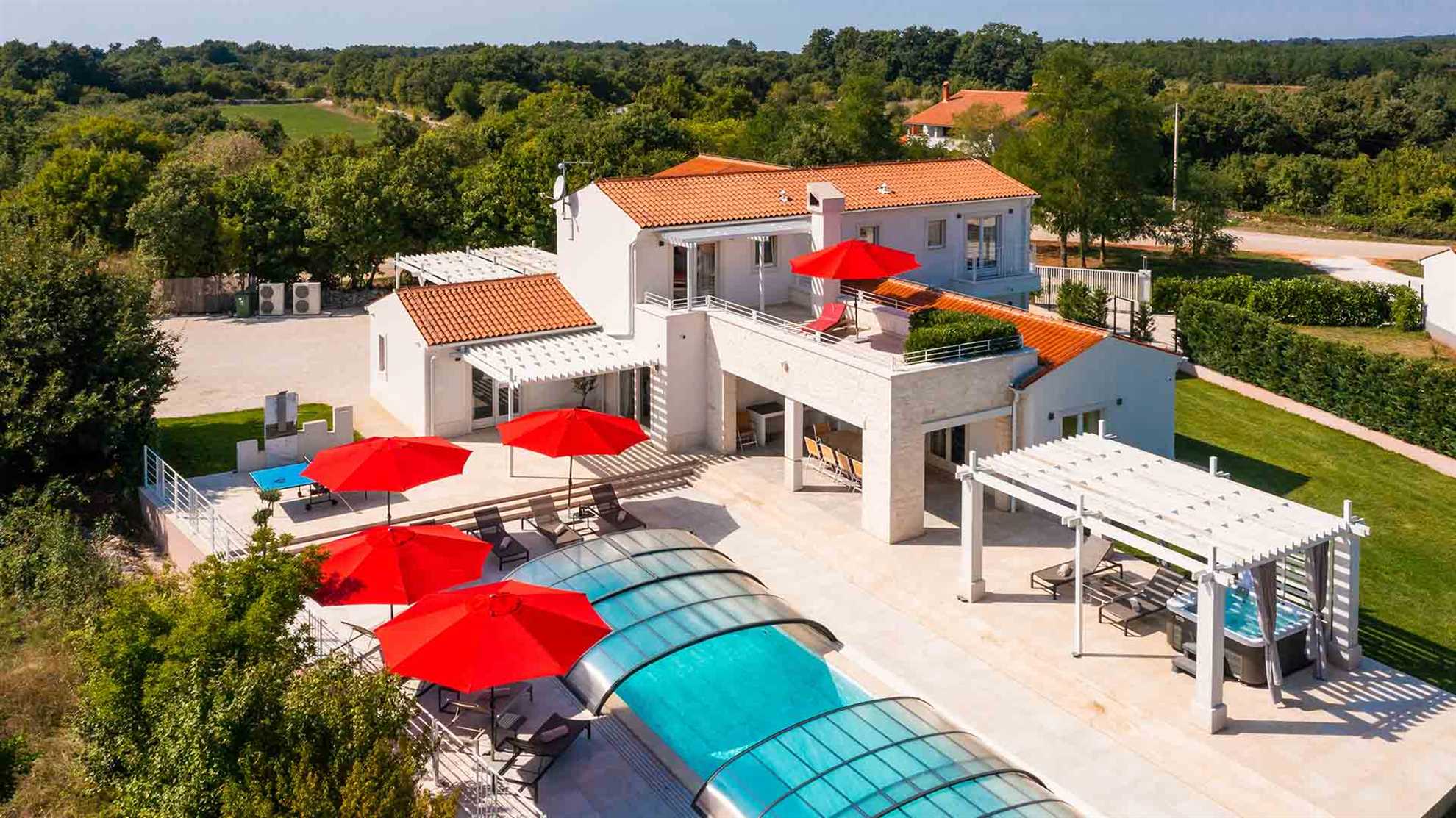 Luxury and modern villa with swimming pool