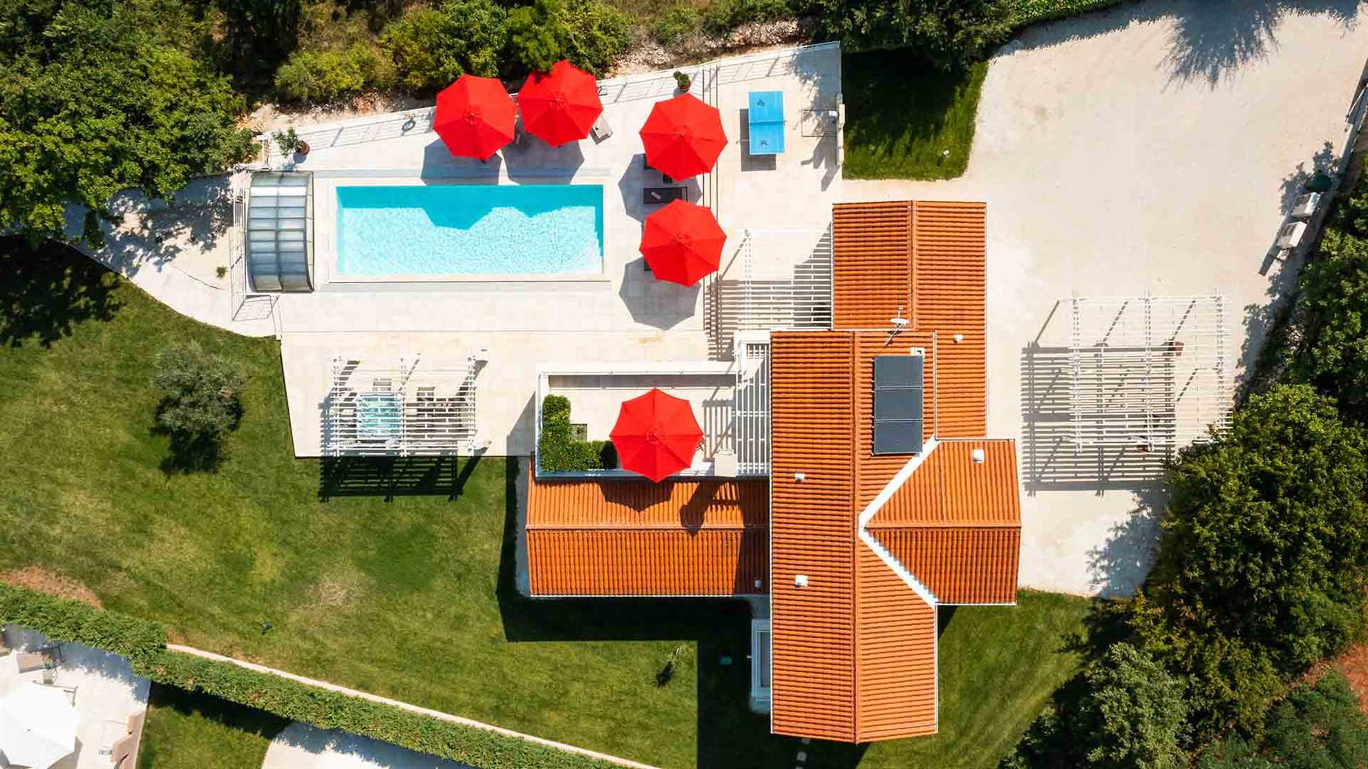 Luxury and modern villa with swimming pool