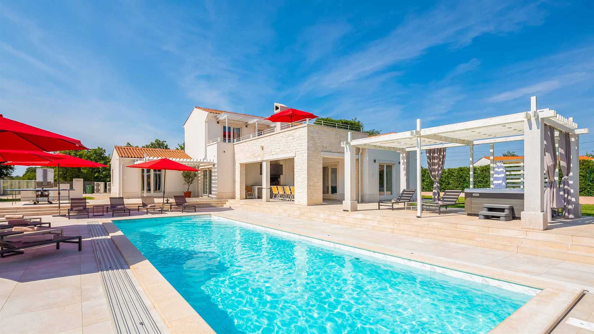 Luxury and modern villa with swimming pool