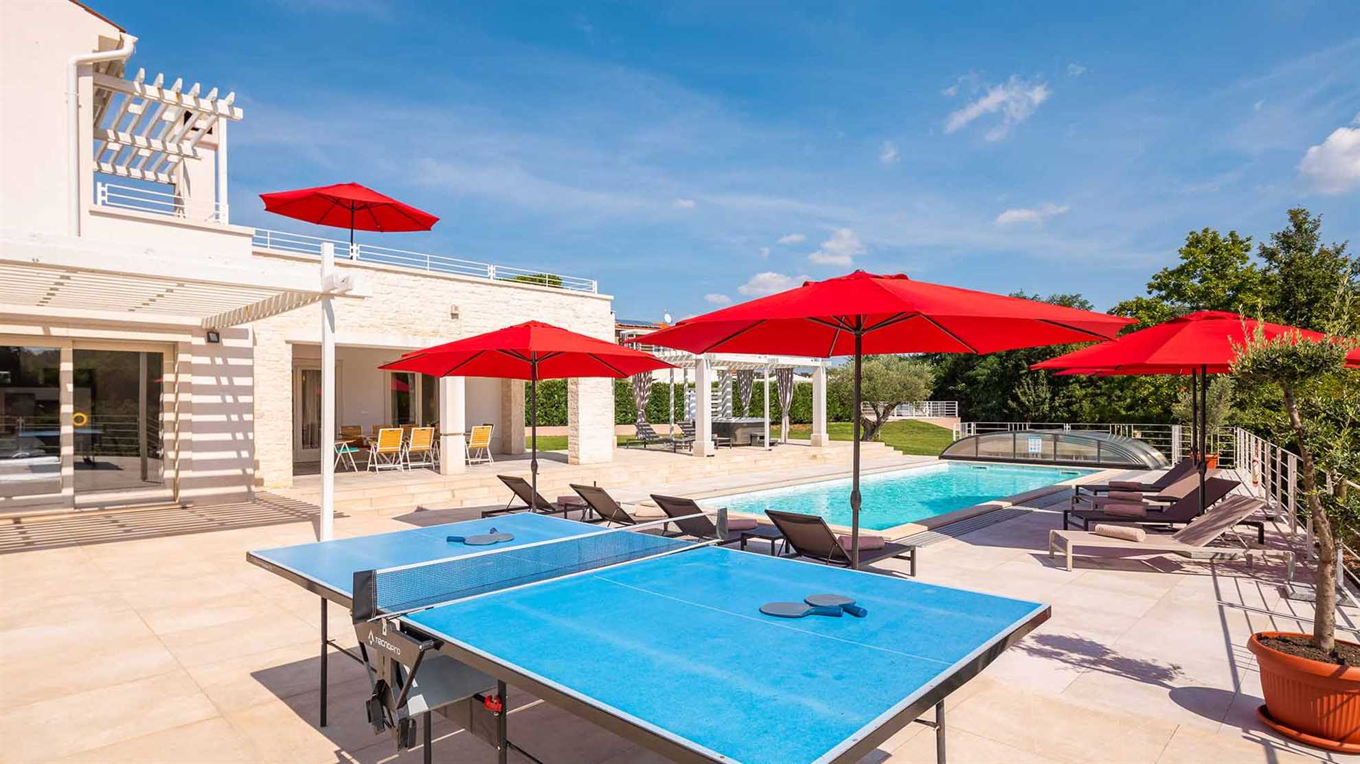 Luxury and modern villa with swimming pool
