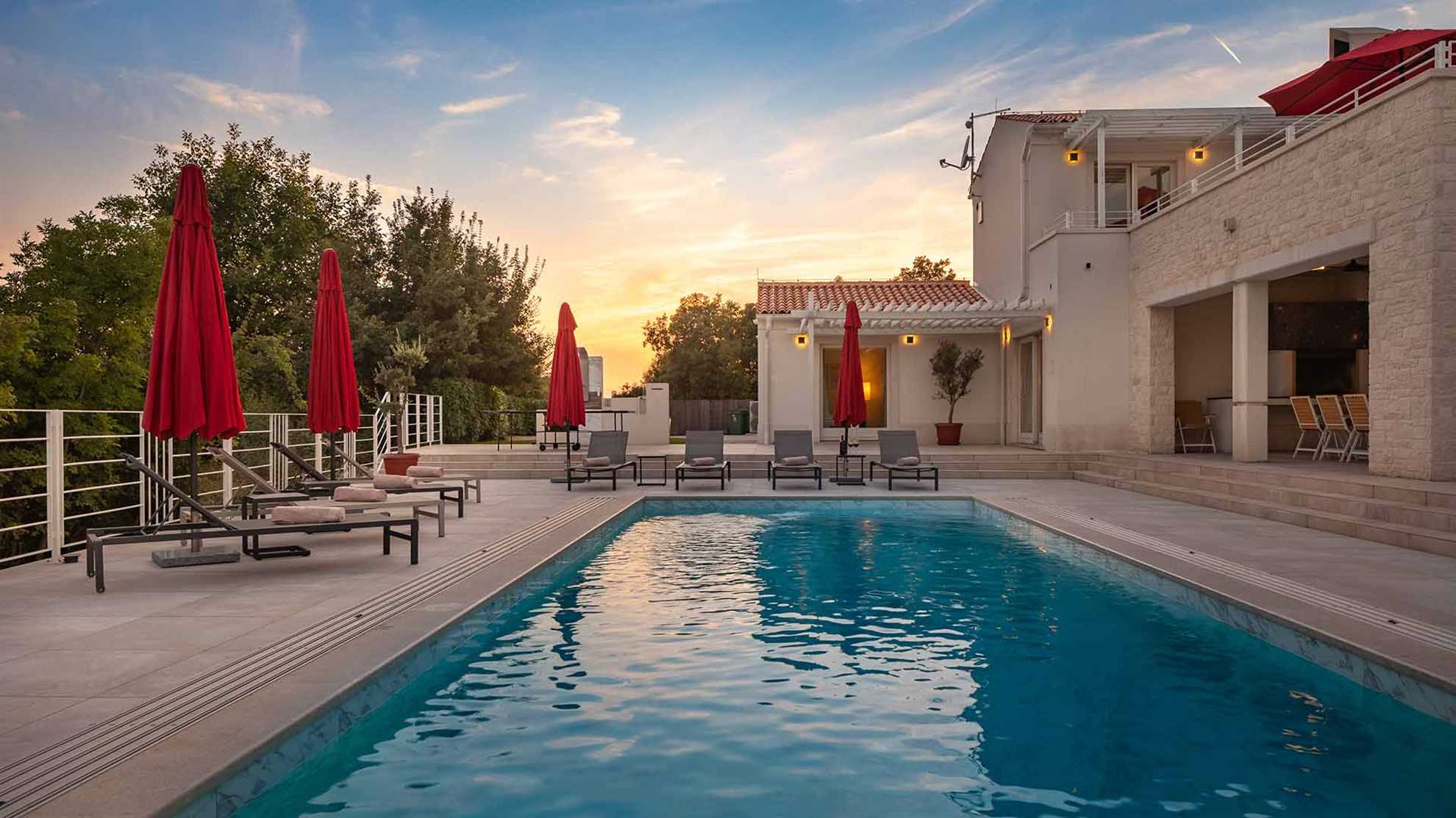 Luxury and modern villa with swimming pool