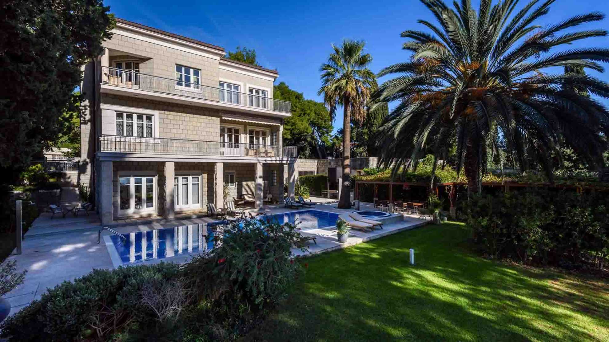 Luxurious villa with swimming pool in Split