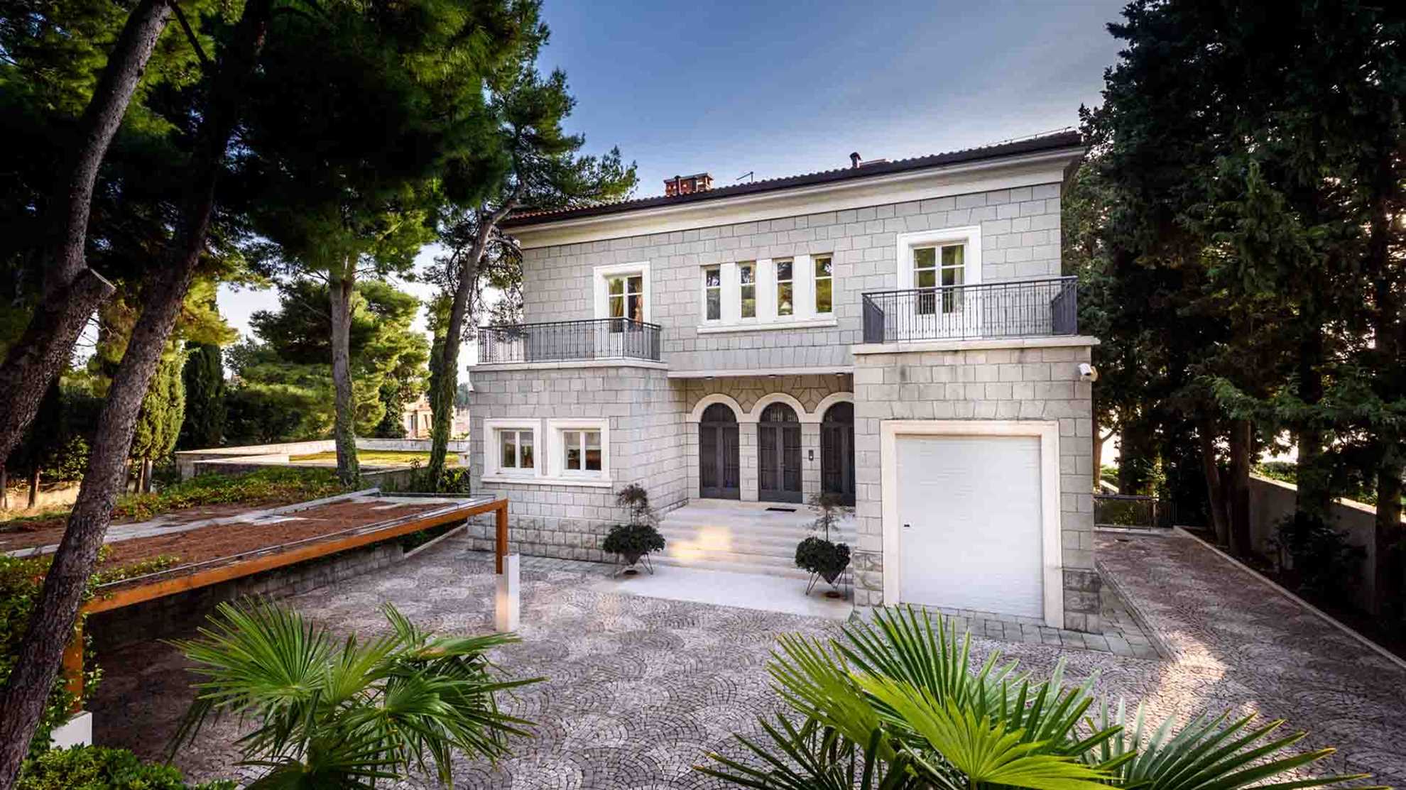 Luxurious villa with swimming pool in Split