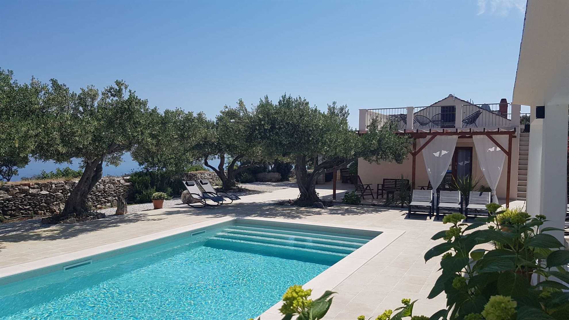 Dalmatian stone house with swimming pool