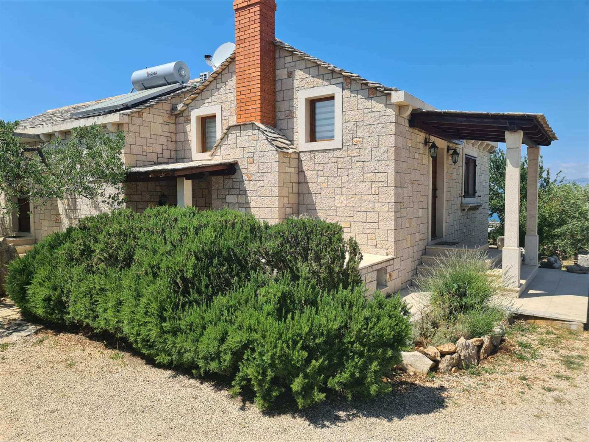 Dalmatian stone house with swimming pool