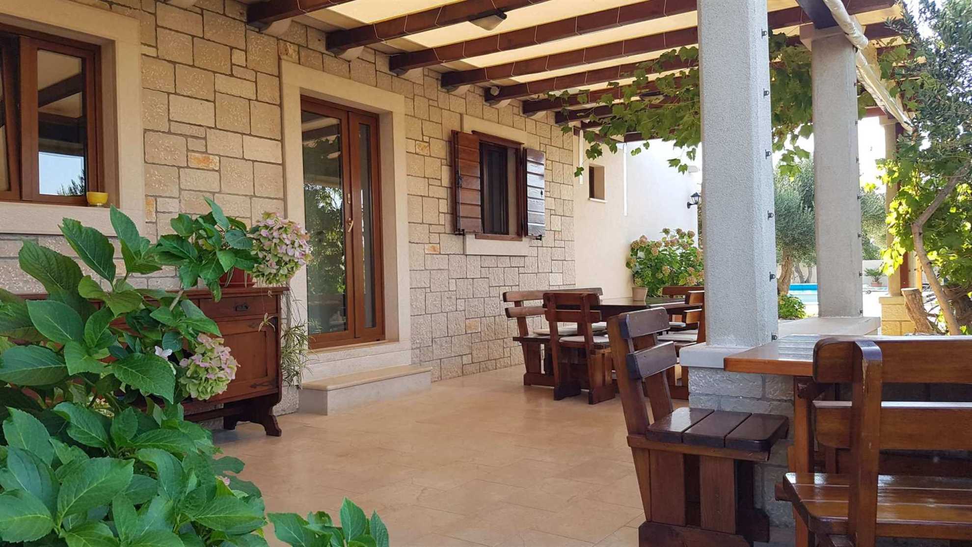 Dalmatian stone house with swimming pool