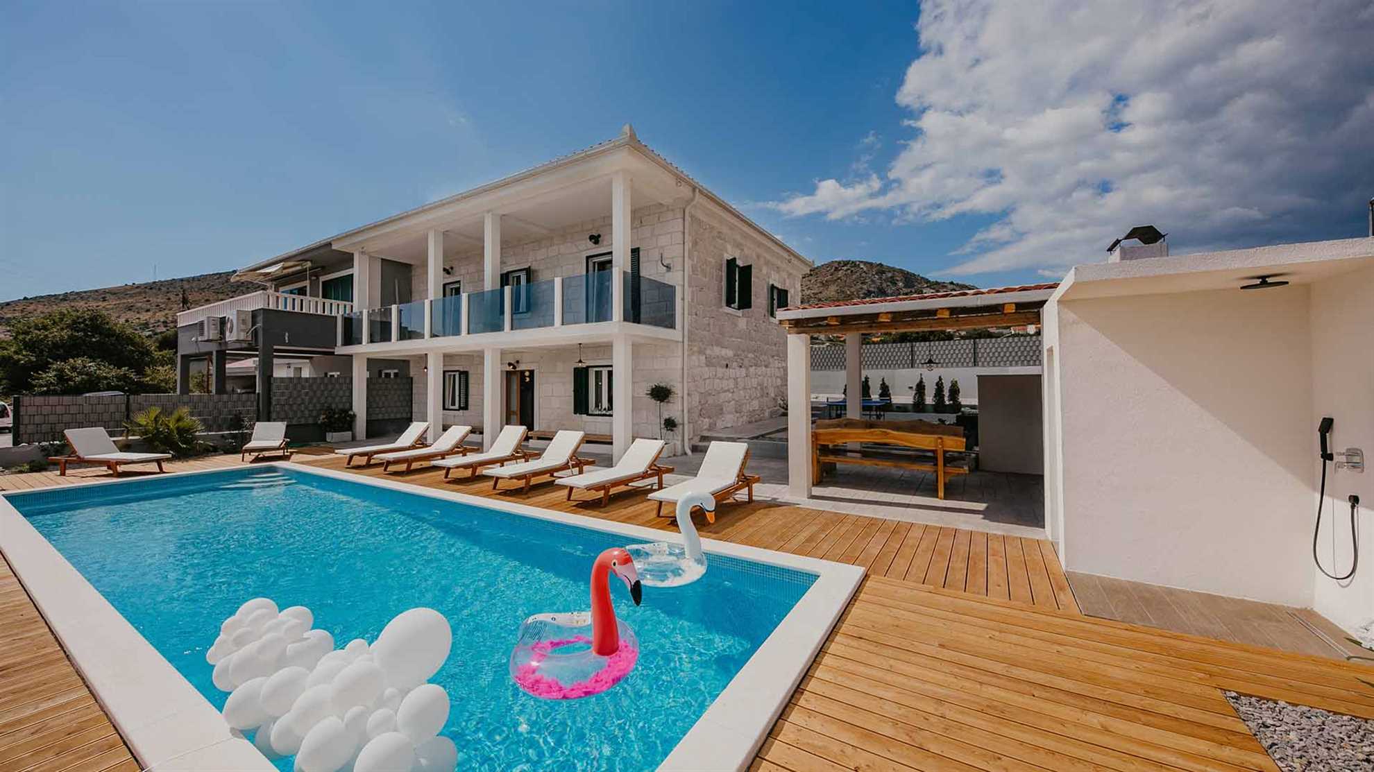 Luxurious villa with outdoor swimming pool