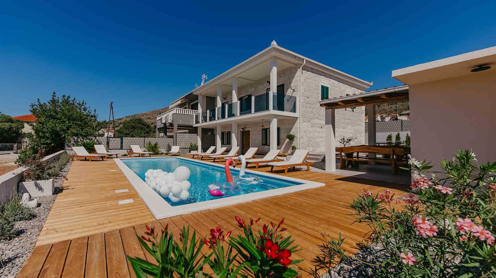Luxurious villa with outdoor swimming pool