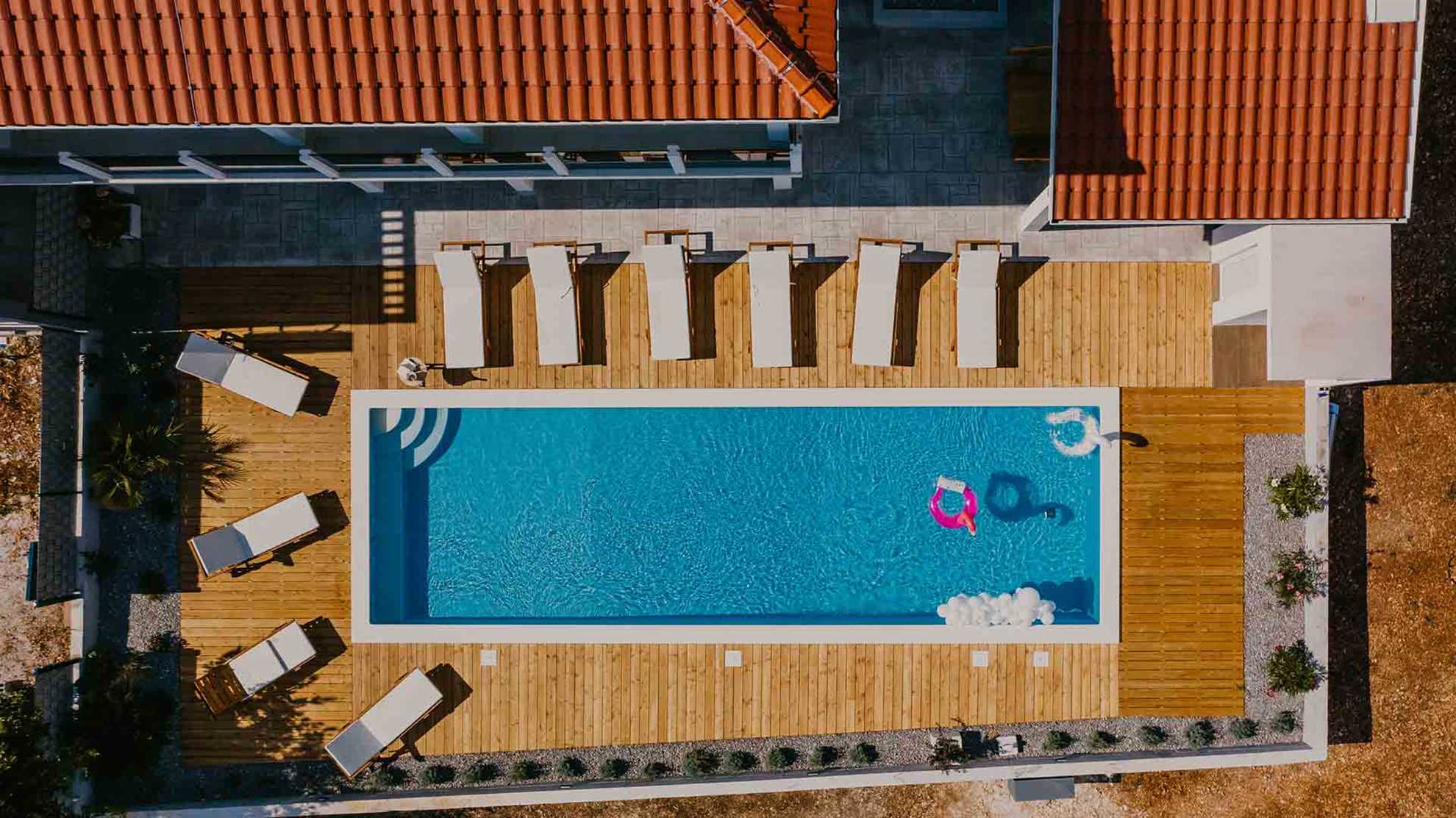 Luxurious villa with outdoor swimming pool