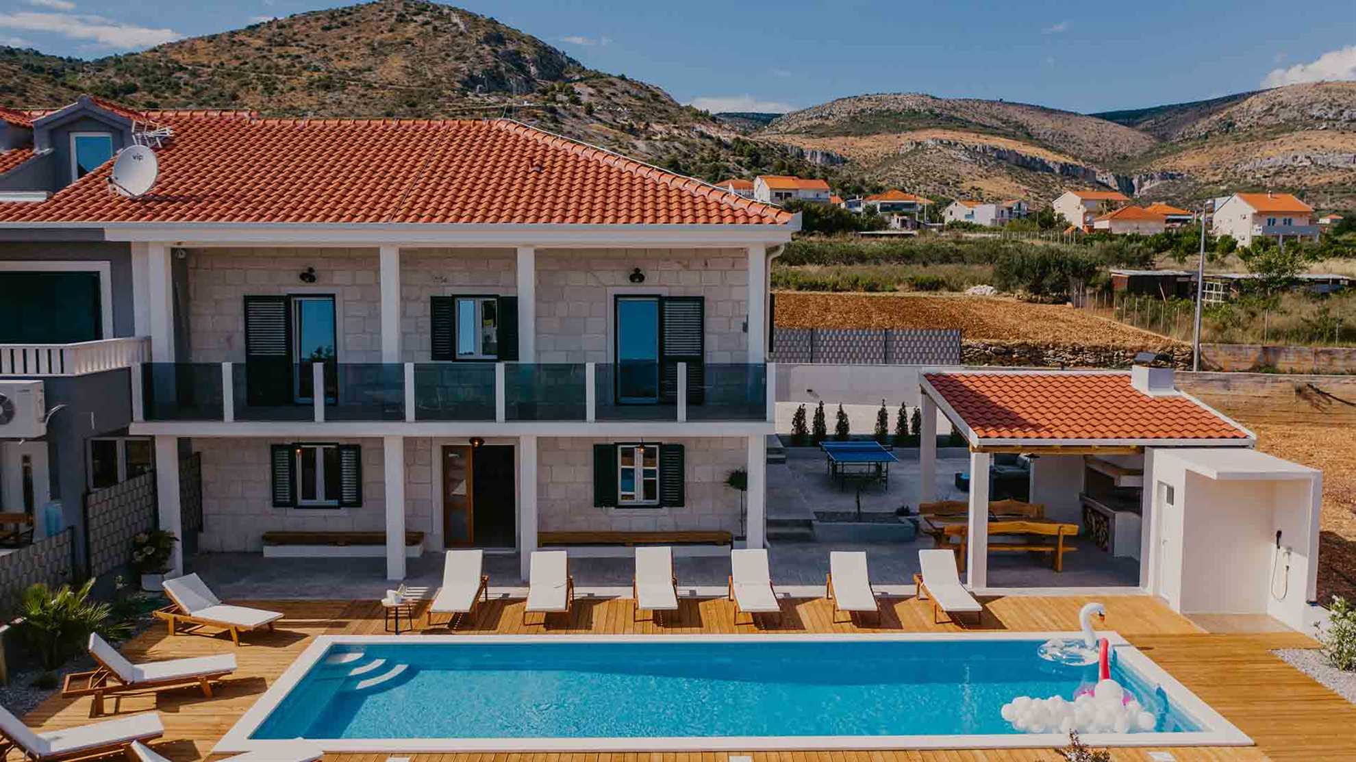 Luxurious villa with outdoor swimming pool