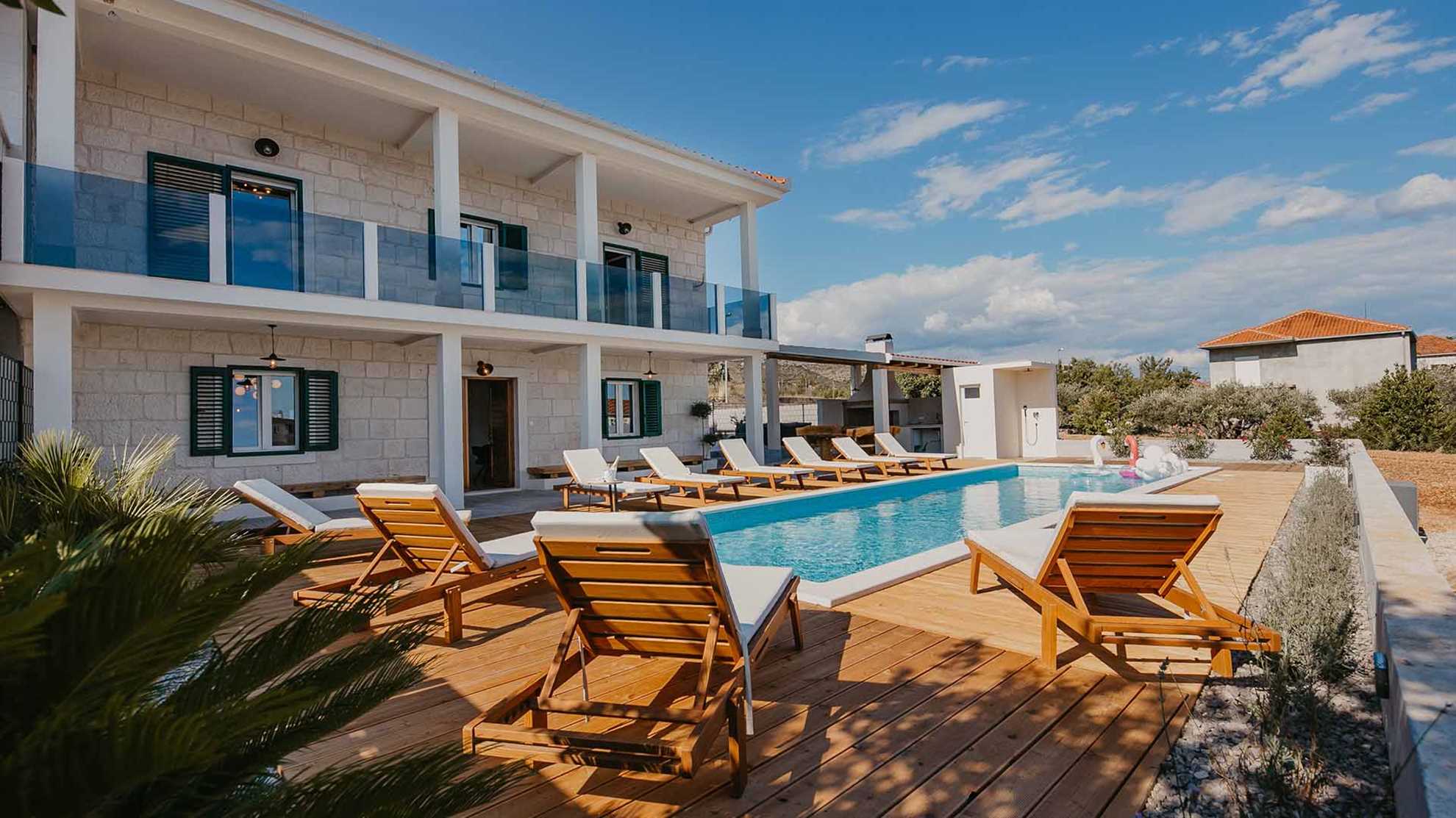 Luxurious villa with outdoor swimming pool