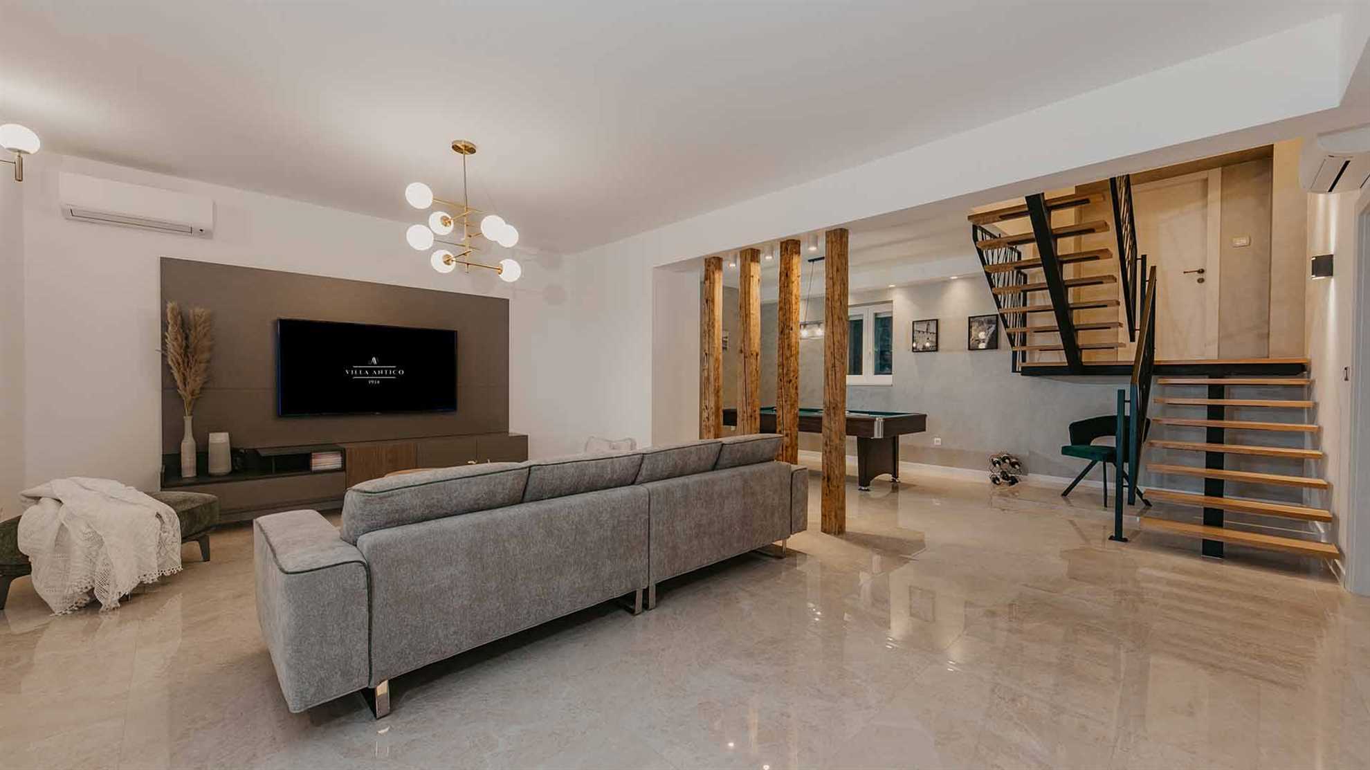 Luxurious villa with outdoor swimming pool
