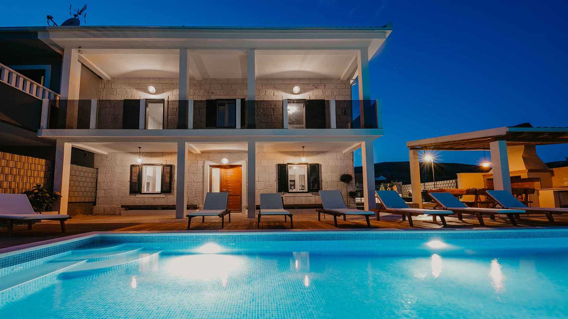 Luxurious villa with outdoor swimming pool