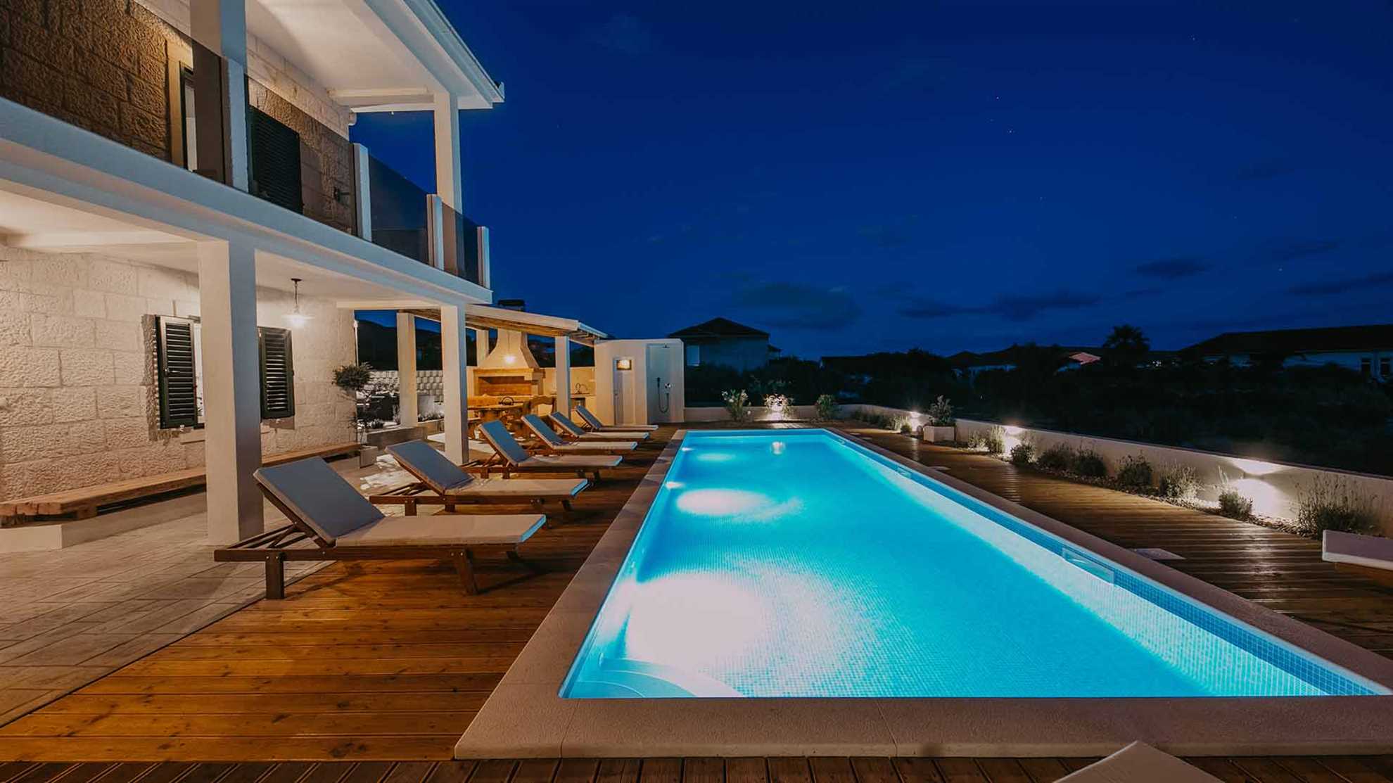 Luxurious villa with outdoor swimming pool