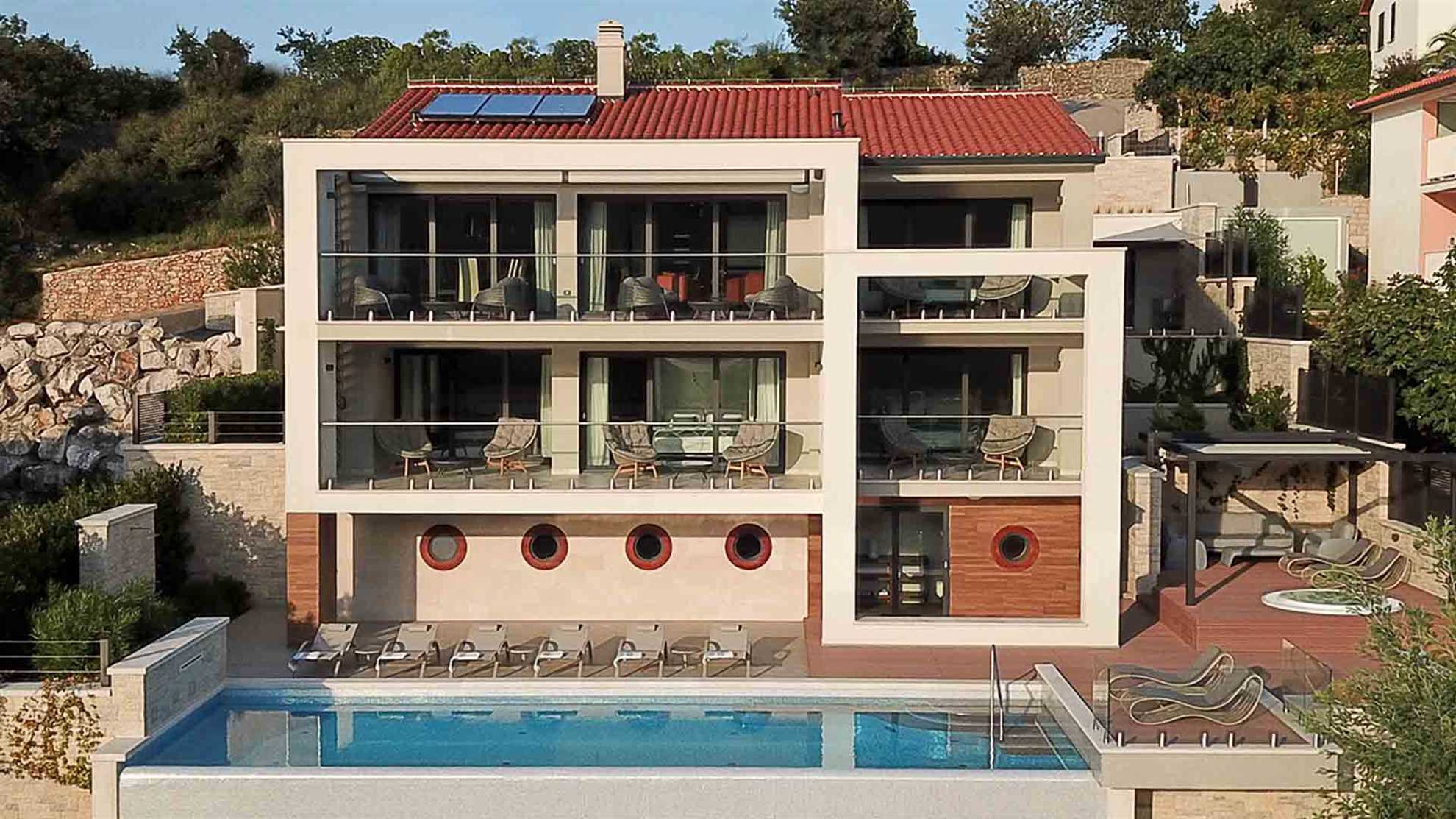 Beachfront villa in Labin with a spa area