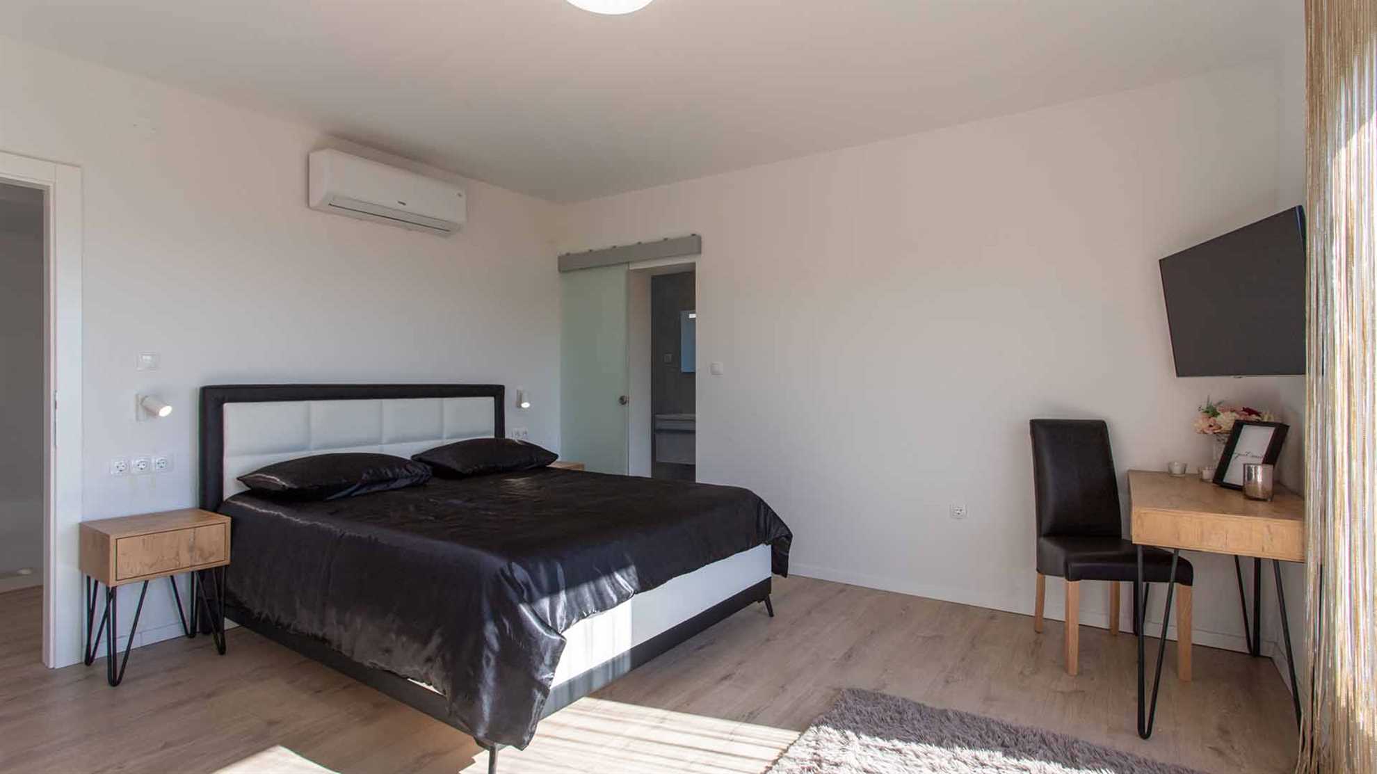 Villa Marion, Kaštel Novi