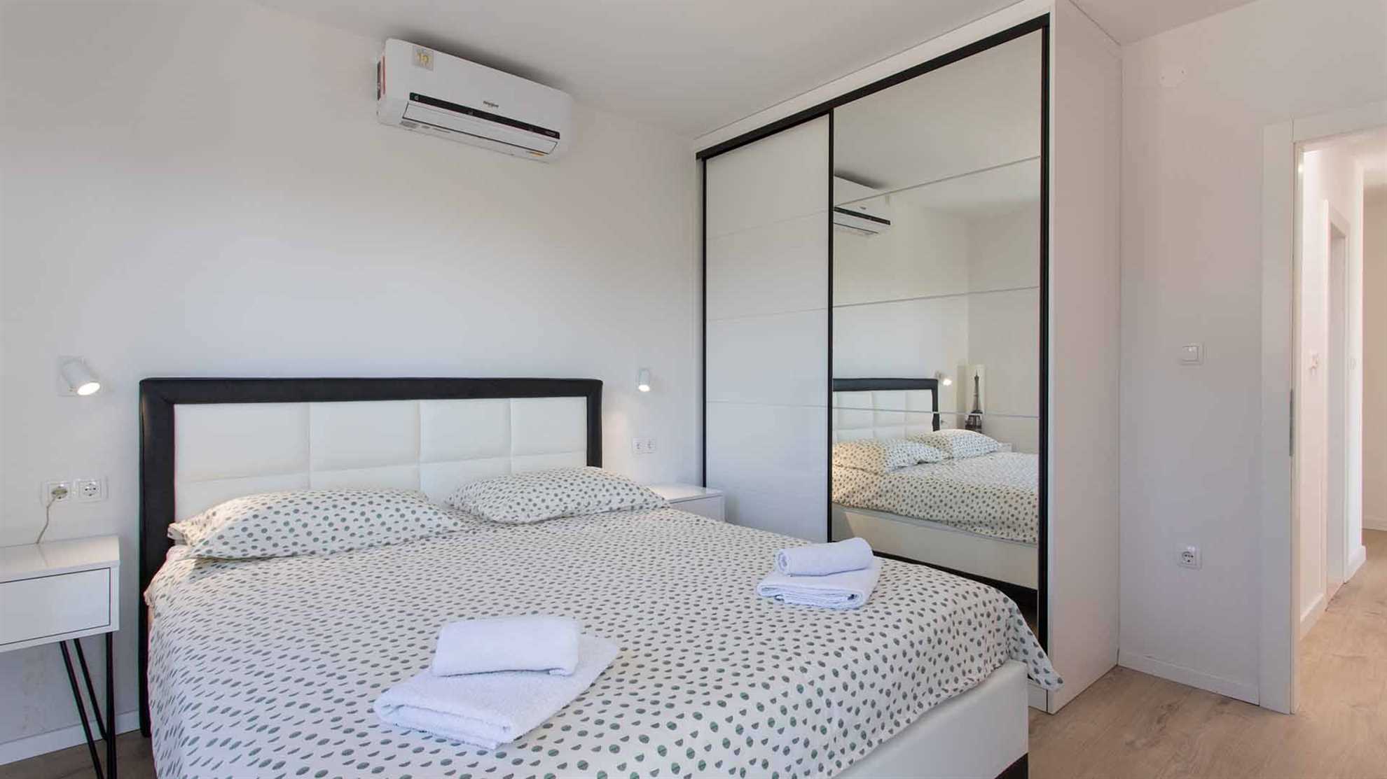 Villa Marion, Kaštel Novi