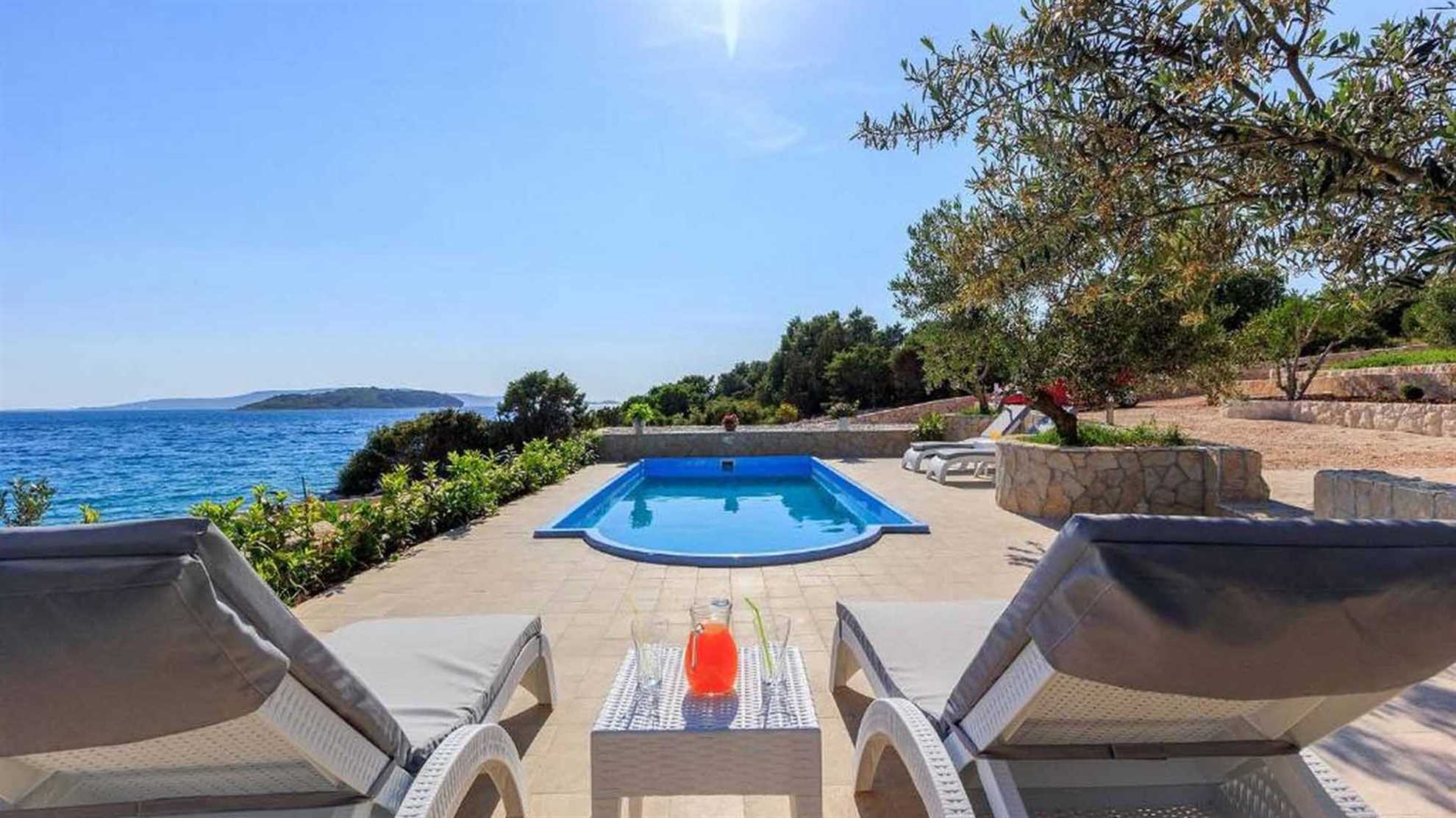 Private, beachfront villa with a swimmingpool on the island Čiovo