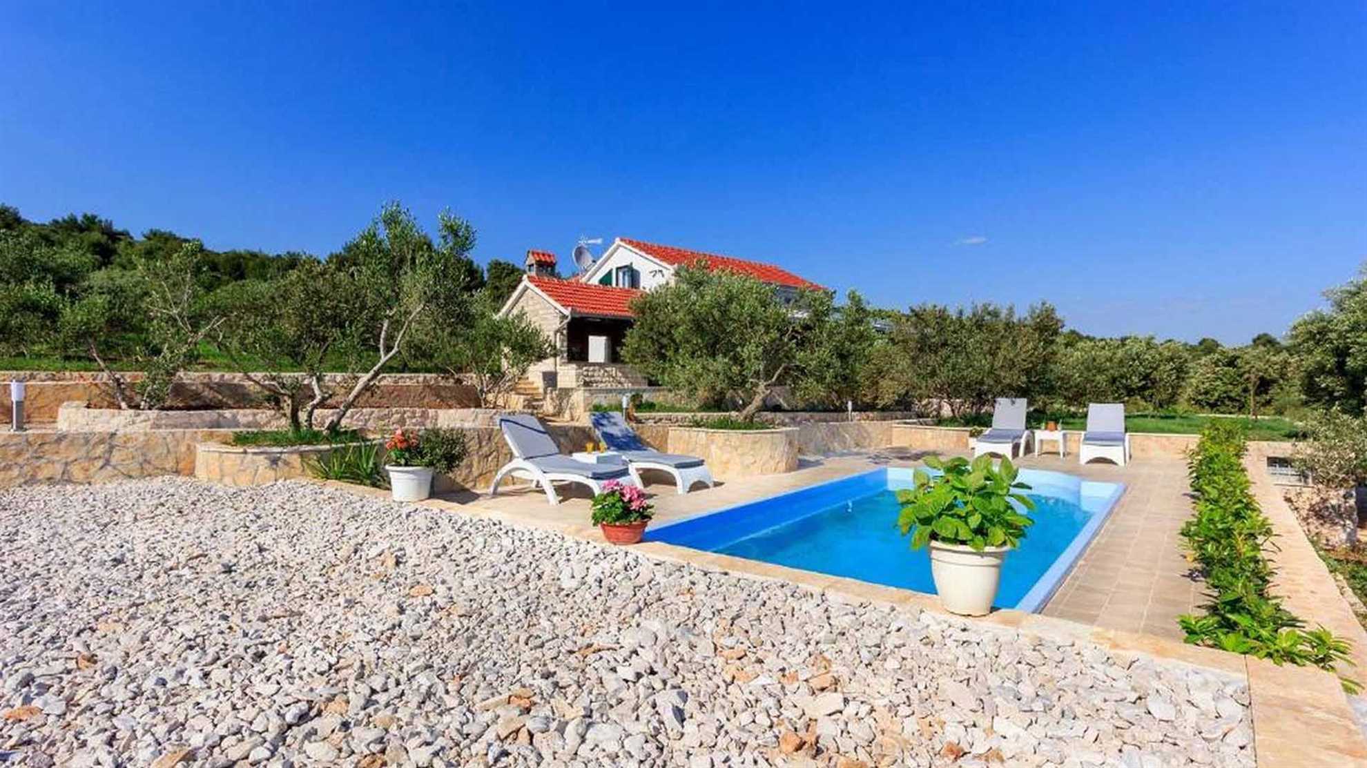 Private, beachfront villa with a swimmingpool on the island Čiovo
