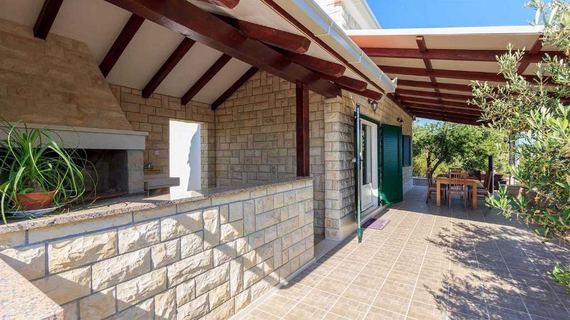 Private, beachfront villa with a swimmingpool on the island Čiovo