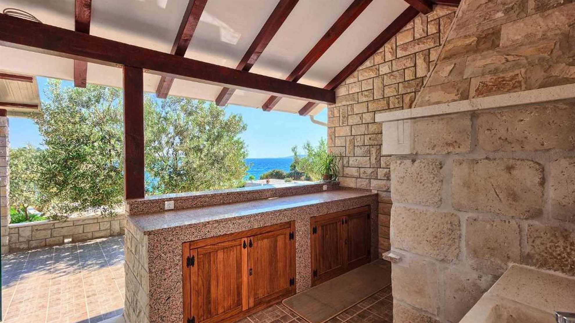 Private, beachfront villa with a swimmingpool on the island Čiovo