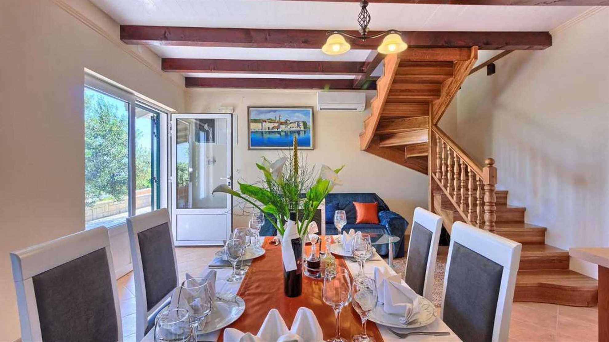 Private, beachfront villa with a swimmingpool on the island Čiovo