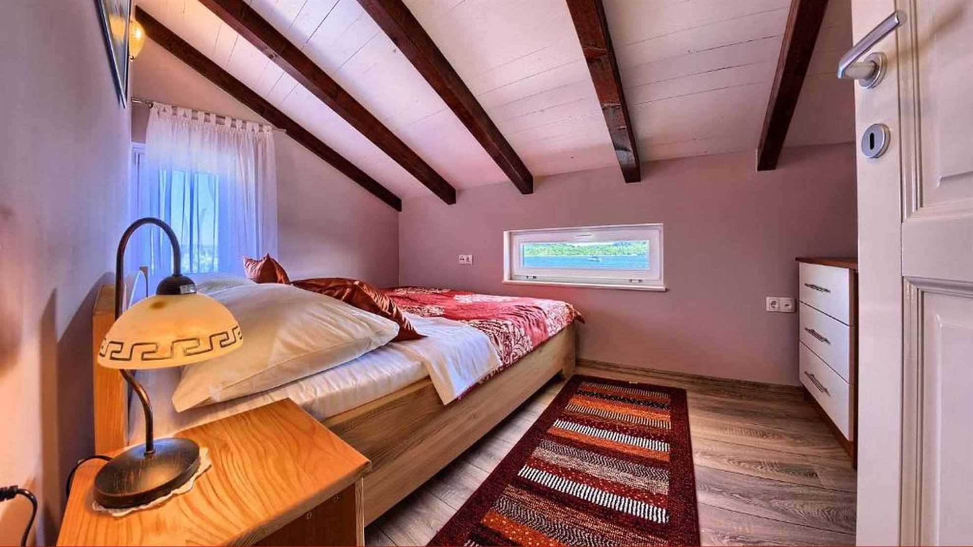 Private, beachfront villa with a swimmingpool on the island Čiovo