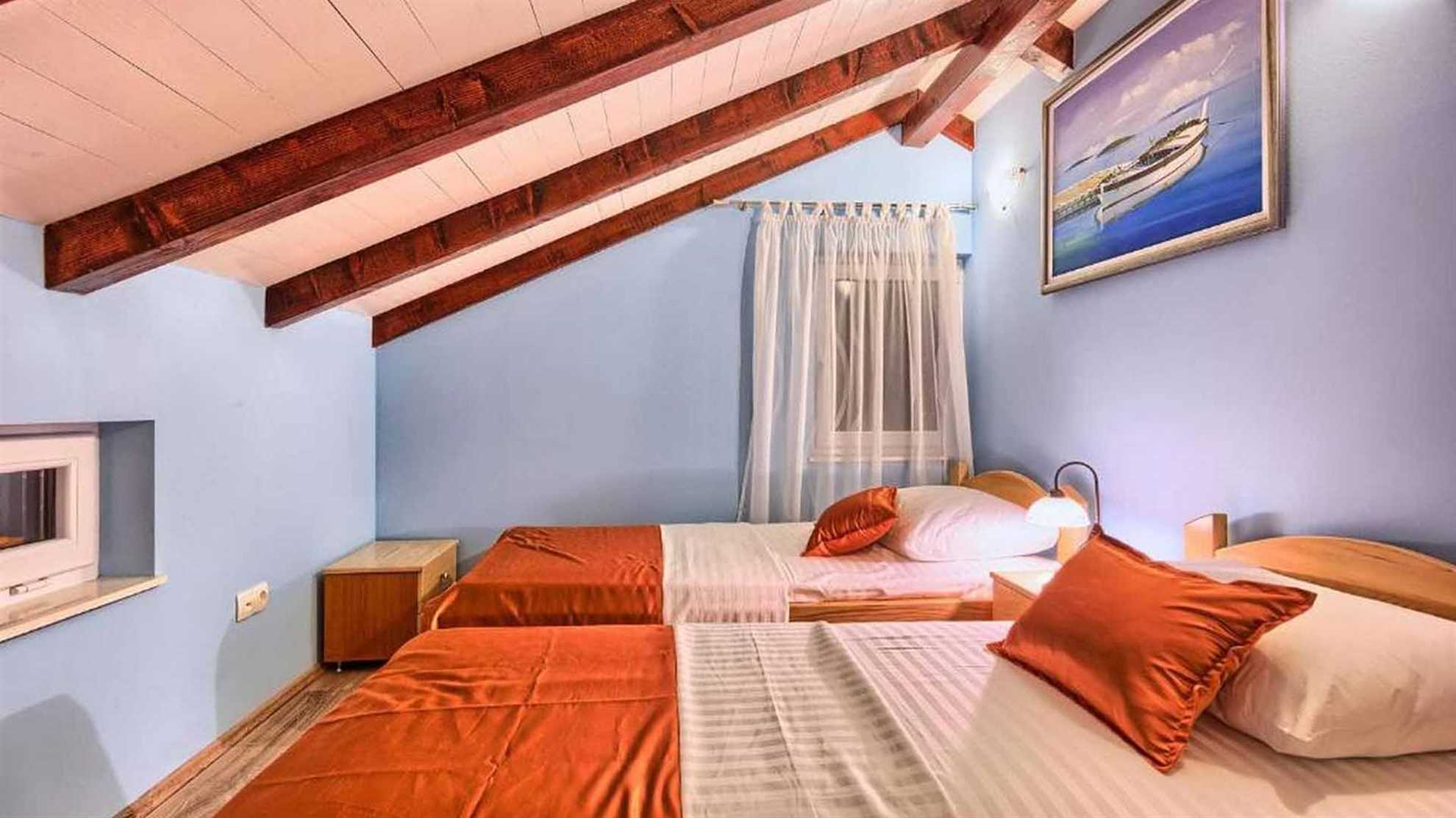 Private, beachfront villa with a swimmingpool on the island Čiovo