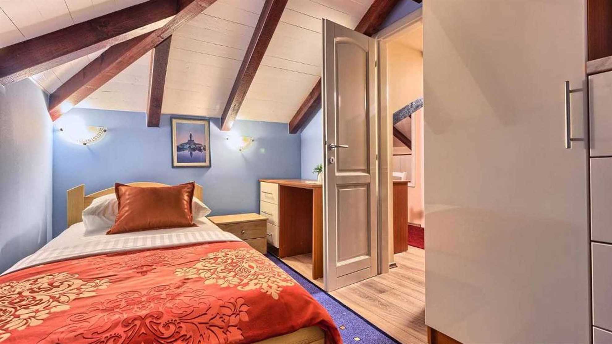 Private, beachfront villa with a swimmingpool on the island Čiovo
