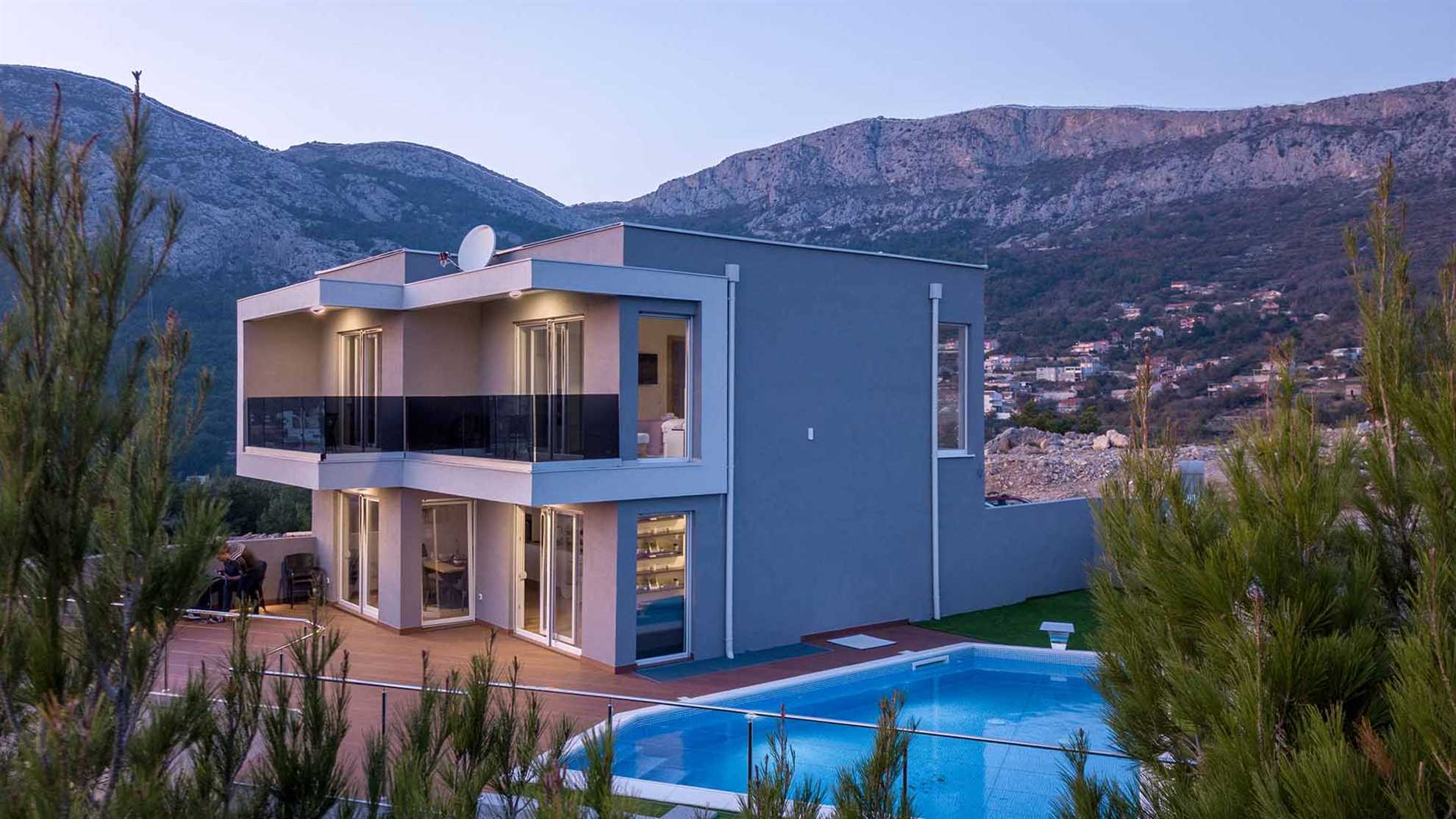 Luxurious and modern house with stunning view in Klis