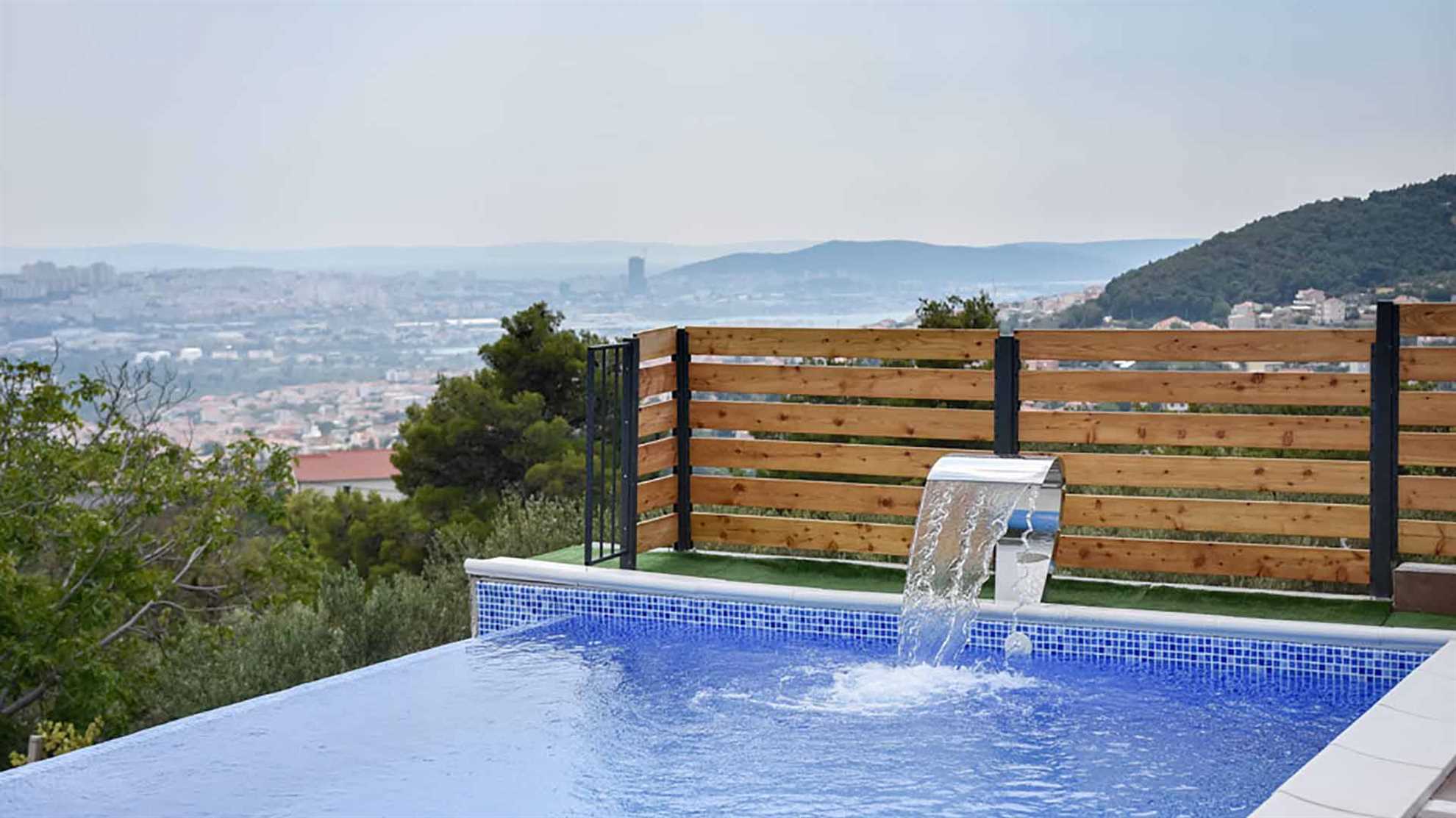 A modern, poolside complex on Klis with a stunning view on Split