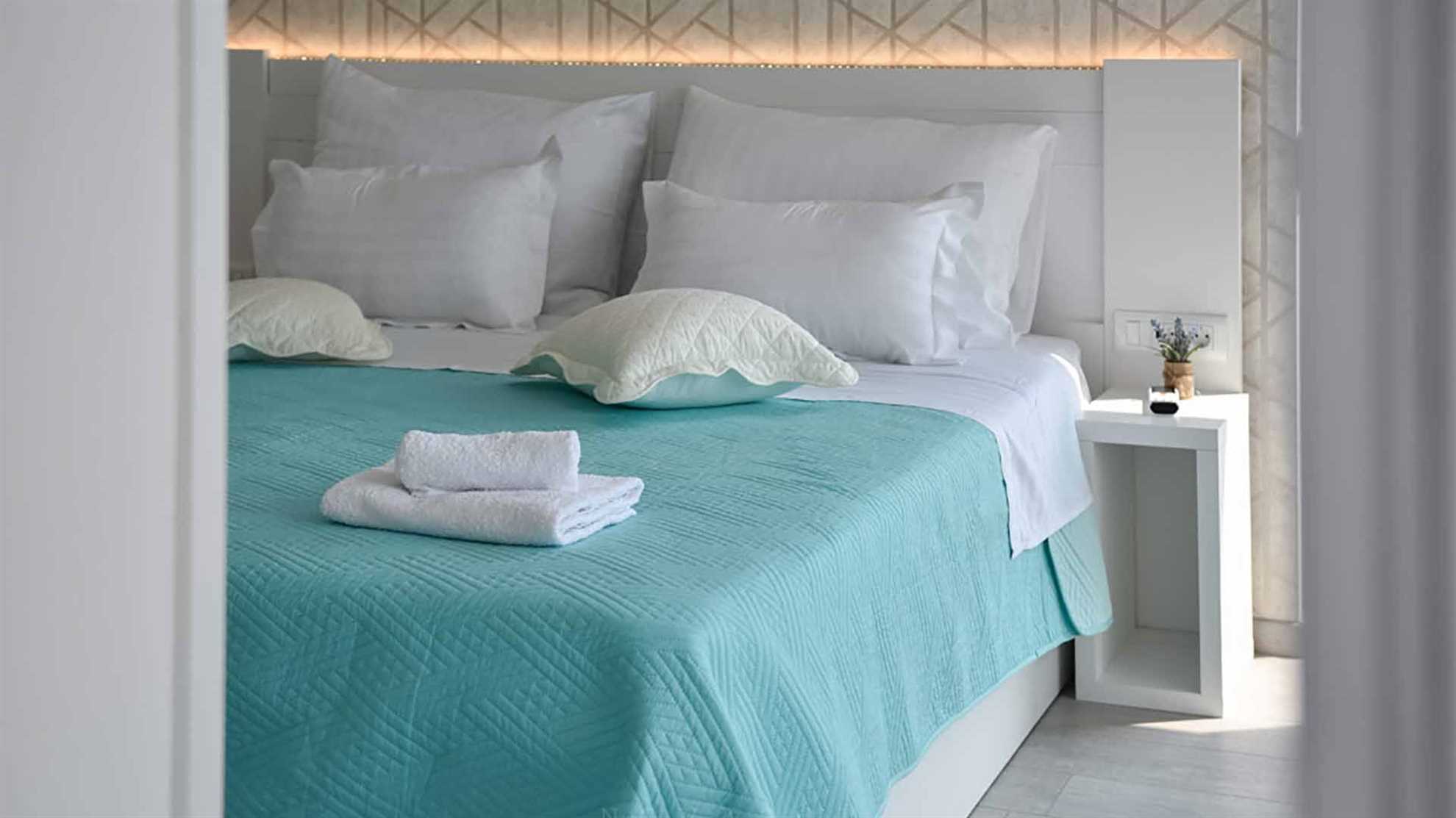 A modern, poolside complex on Klis with a stunning view on Split