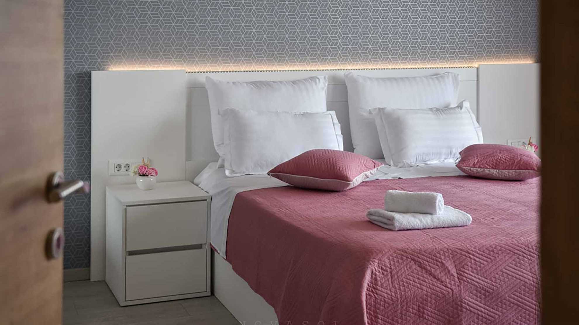 A modern, poolside complex on Klis with a stunning view on Split