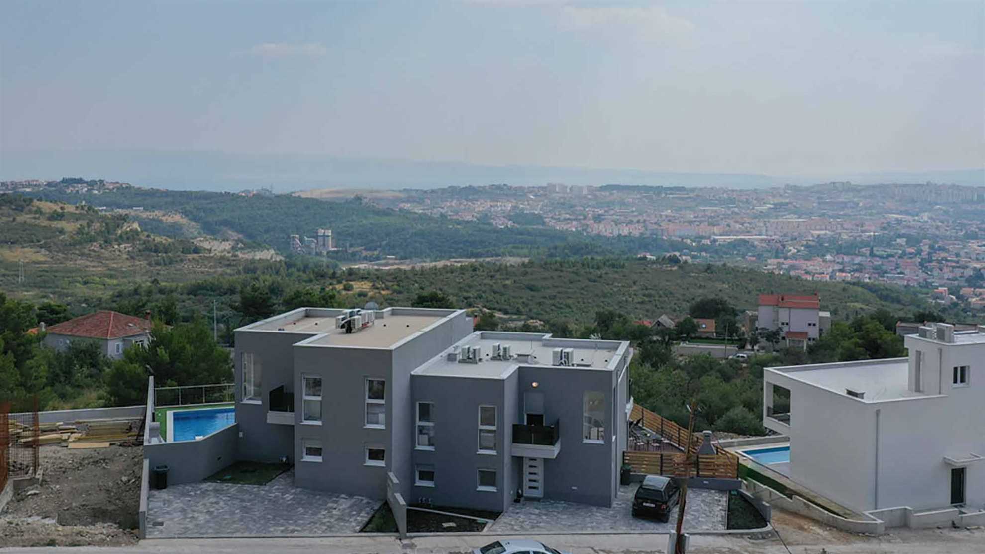 A modern, poolside complex on Klis with a stunning view on Split