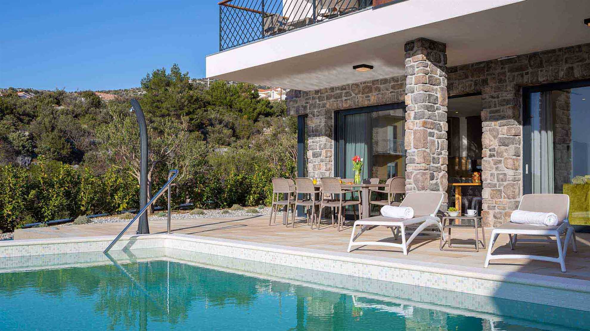 Luxurious holiday home by the beach