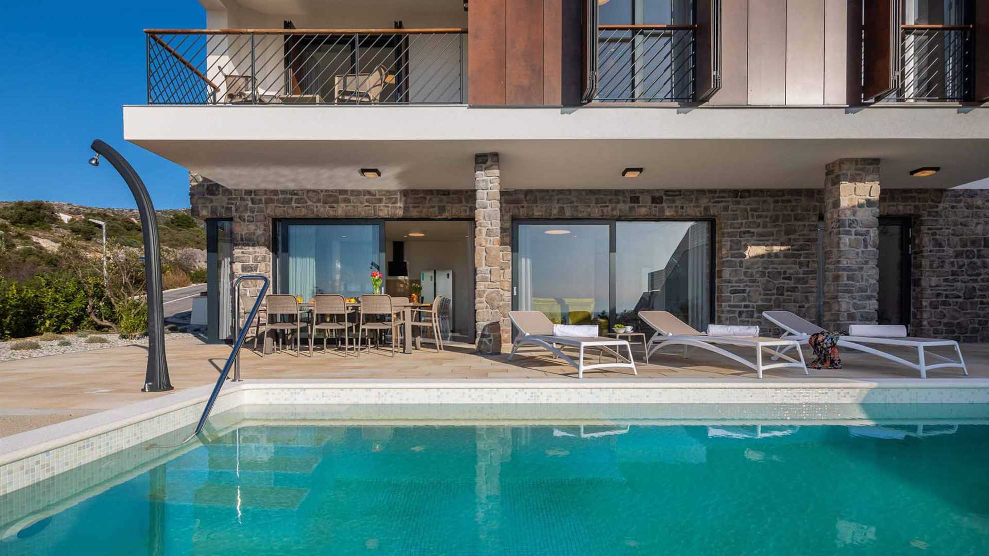 Luxurious holiday home by the beach